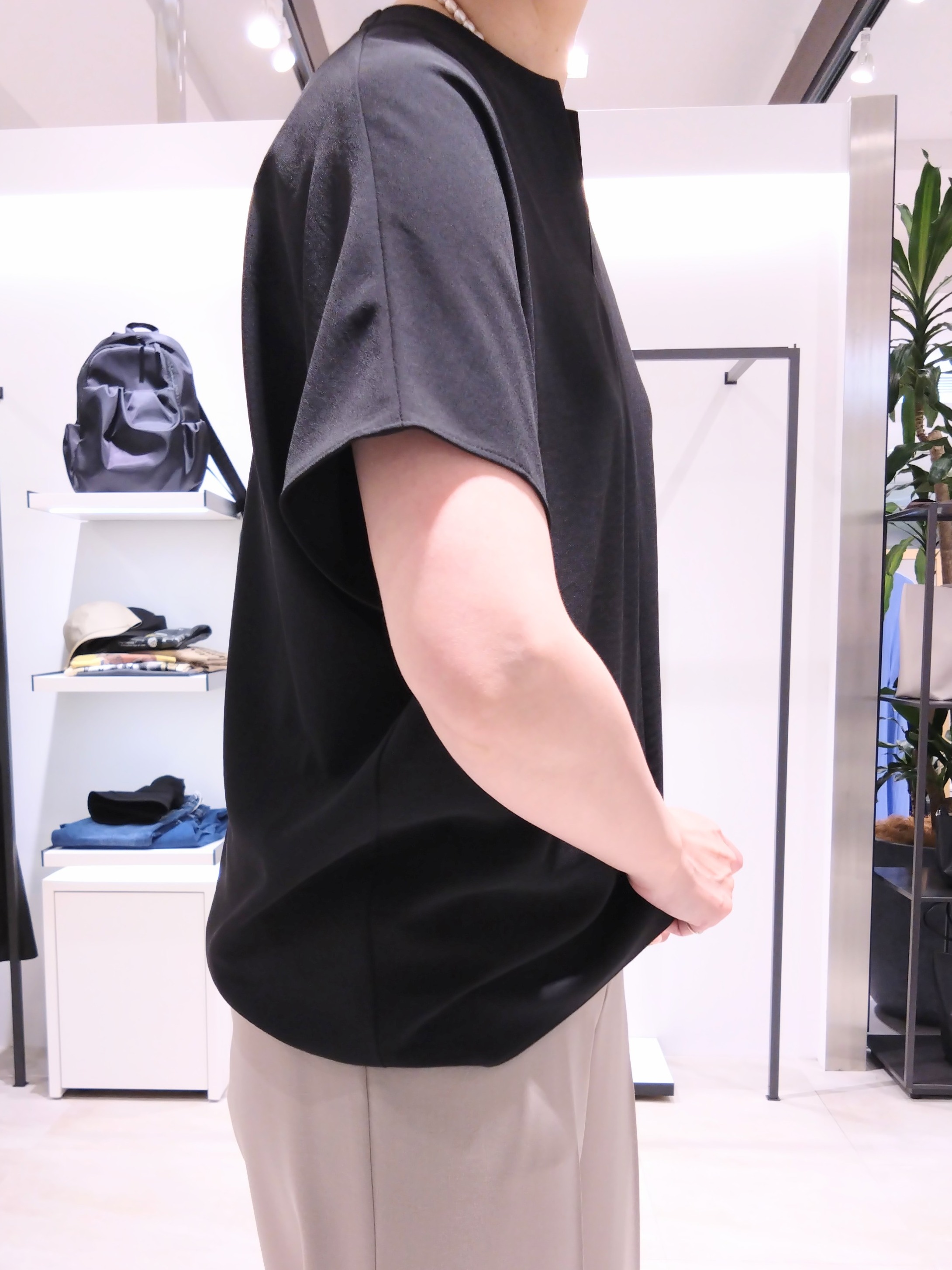 まちこさんの「UNTITLED｜【新色追加/接触冷感/セットアップ可】エアリー ワイドパンツ」を使ったコーディネート