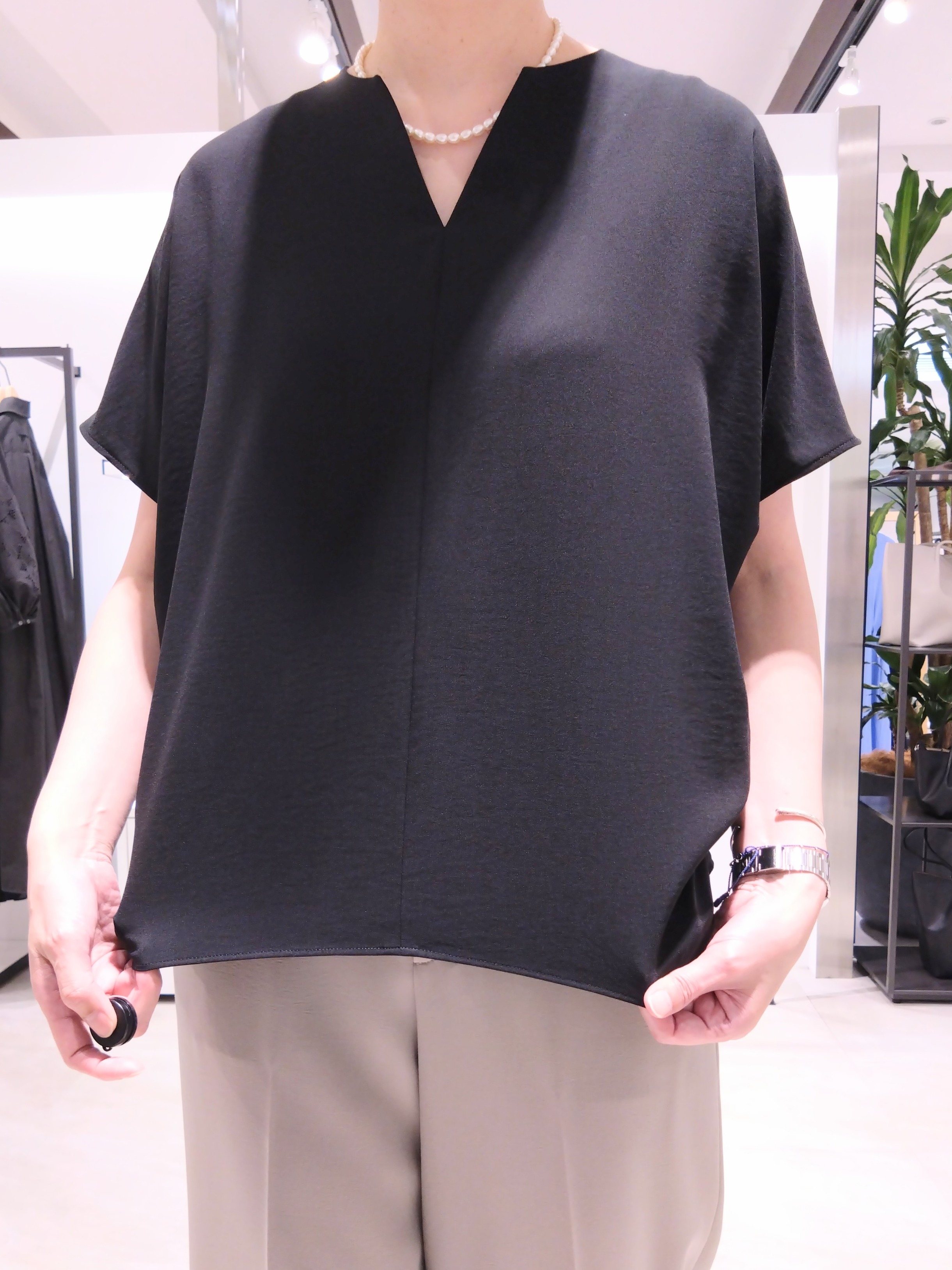 まちこさんの「UNTITLED｜【新色追加/接触冷感/セットアップ可】エアリー ワイドパンツ」を使ったコーディネート