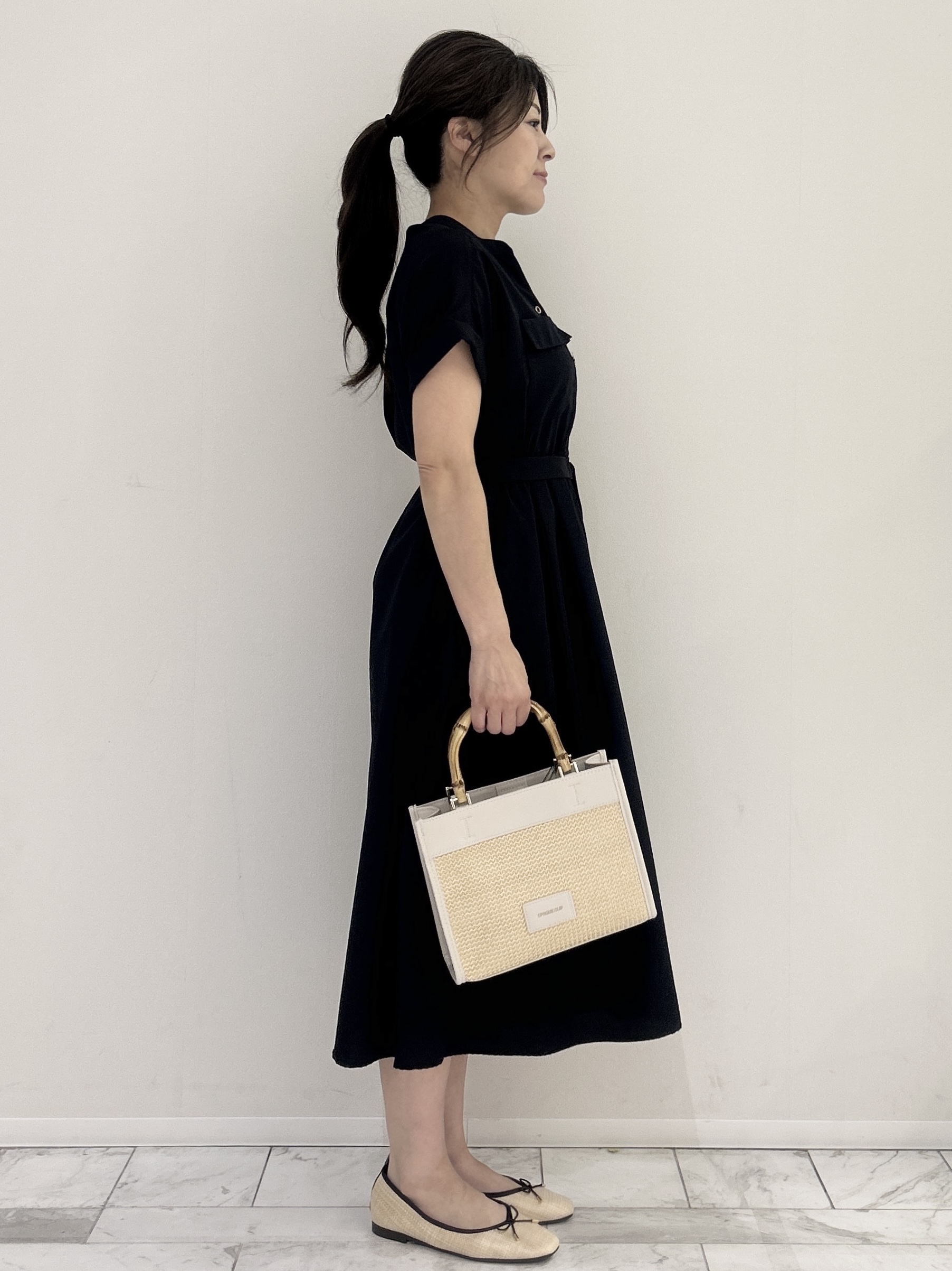 りなさんの「OPAQUE.CLIP｜ダブルポケットスキッパーワンピース【防シワ／洗濯機OK】《XS～3L／6col》」を使ったコーディネート