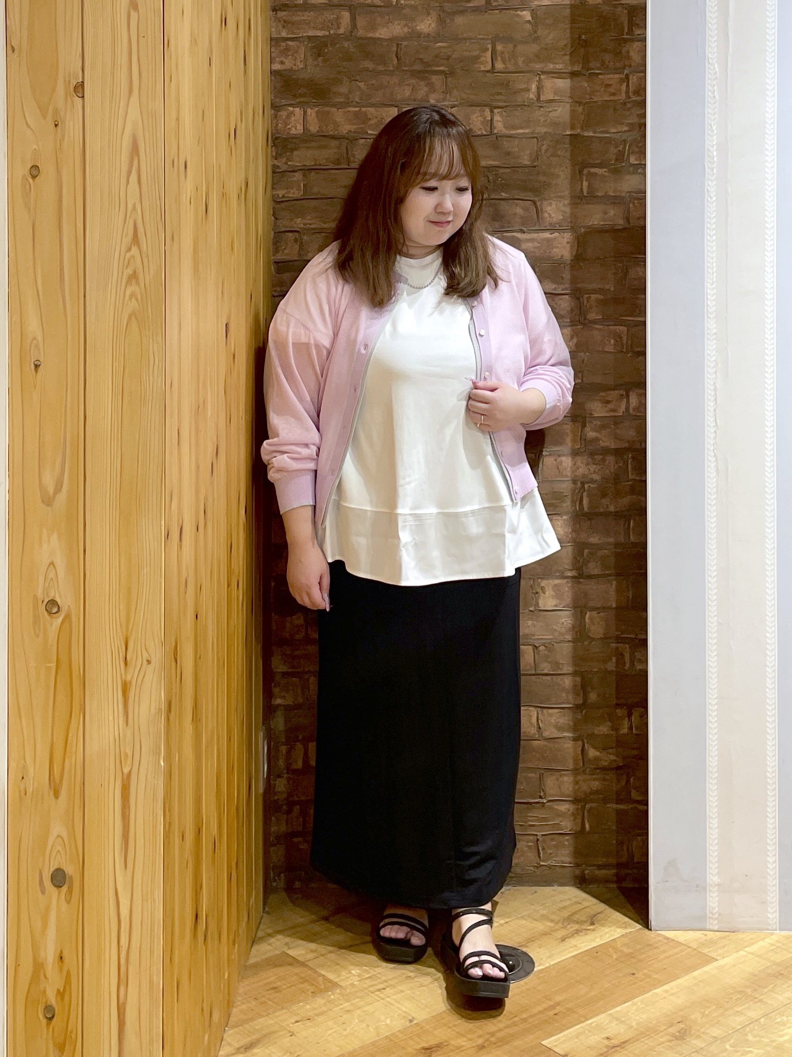 Risaさんの「SHOO･LA･RUE｜【S-LL/洗濯機可】1枚でこなれ見え 配色シアーカーディガン」を使ったコーディネート