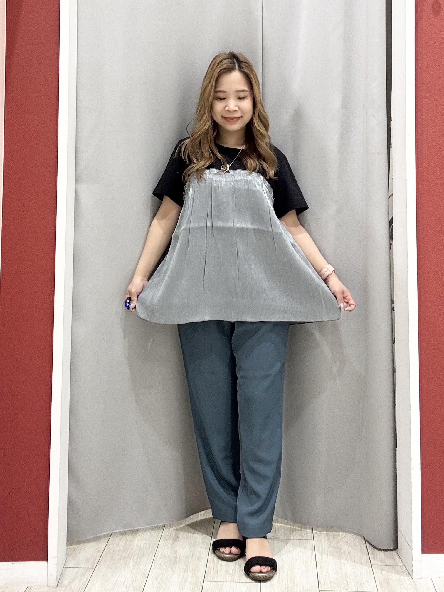 shioさんの「SHOO･LA･RUE｜【ひんやり/S-LL】1枚でインせず決まる きらきらビスチェ風Tシャツ」を使ったコーディネート
