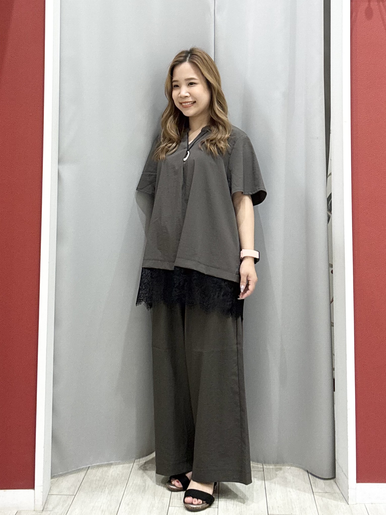 shioさんの「SHOO･LA･RUE｜【S-LL/洗濯機可】軽凛(かろりん)ひんやり スキッパー裾レースブラウス」を使ったコーディネート