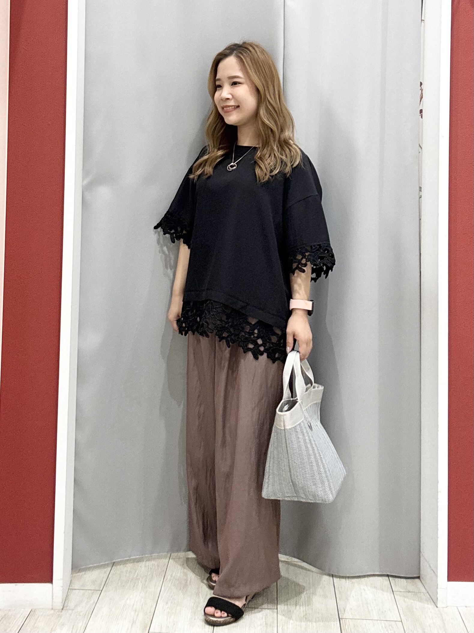 shioさんの「SHOO･LA･RUE｜【ひんやり/洗濯後しわになりにくい/S-LL】コーデの主役になる レース付きブラウス」を使ったコーディネート