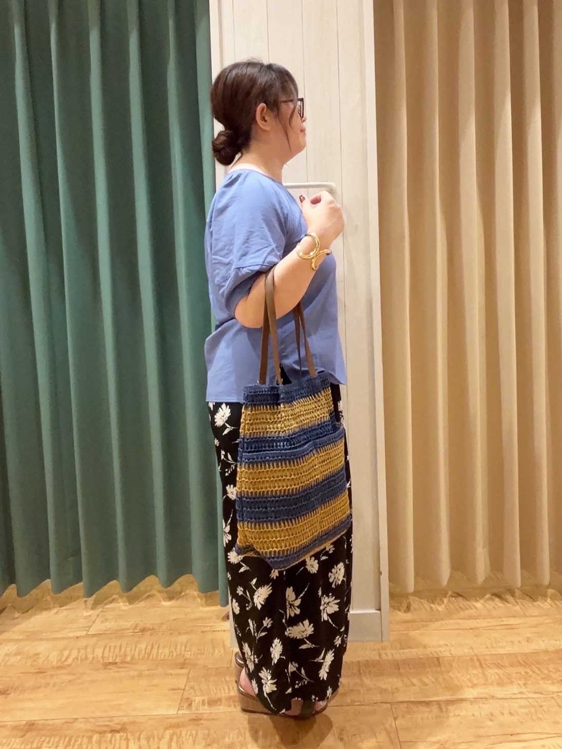 タガさんの「SHOO･LA･RUE｜【S-LL/洗濯機可/セットアップ可】軽凛(かろりん) ひんやりタックブラウス」を使ったコーディネート