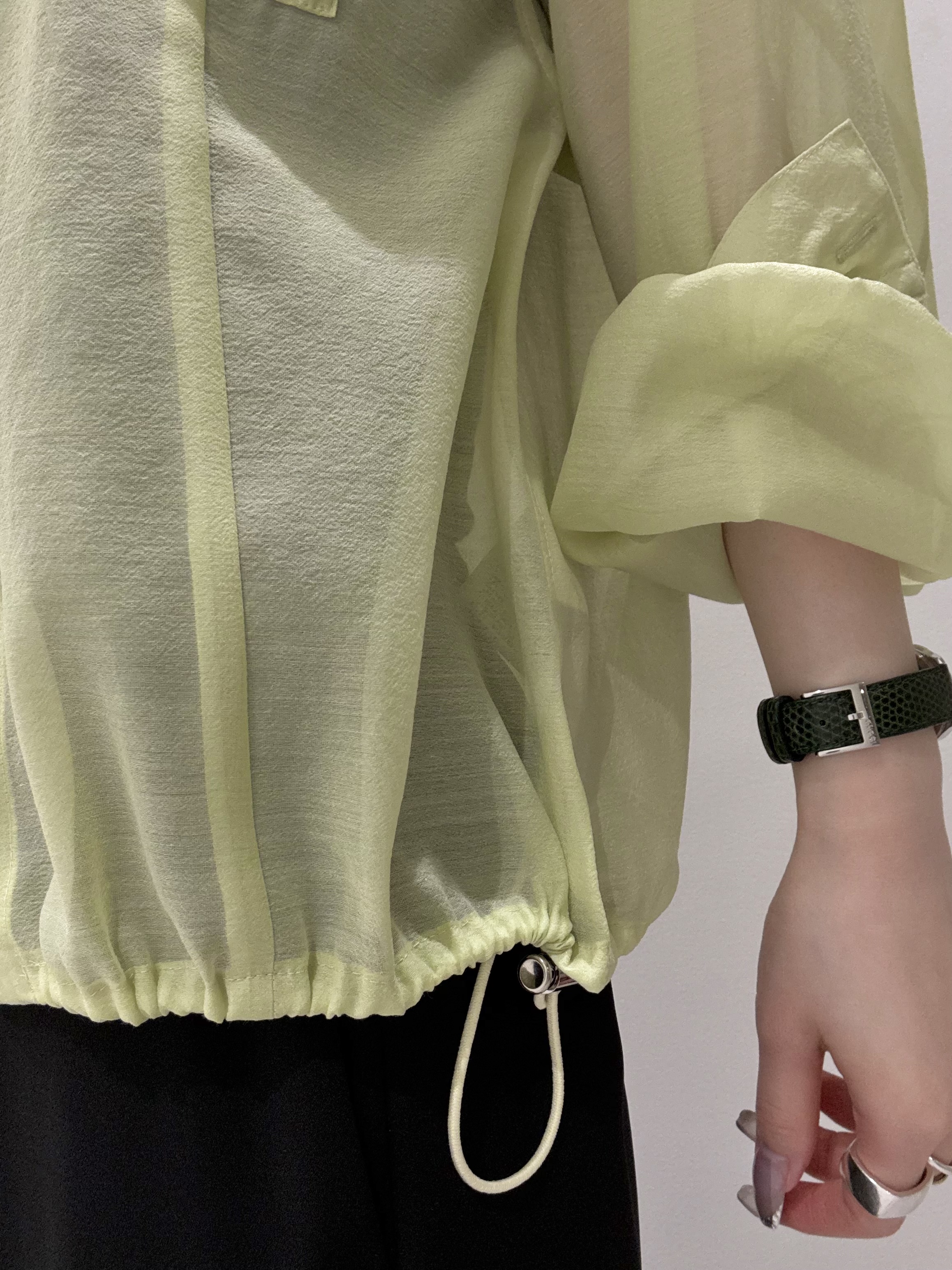 KEIKOさんの「INDIVI｜【トレンド／2WAY】裾ドロスト付きシアーブラウスブルゾン」を使ったコーディネート