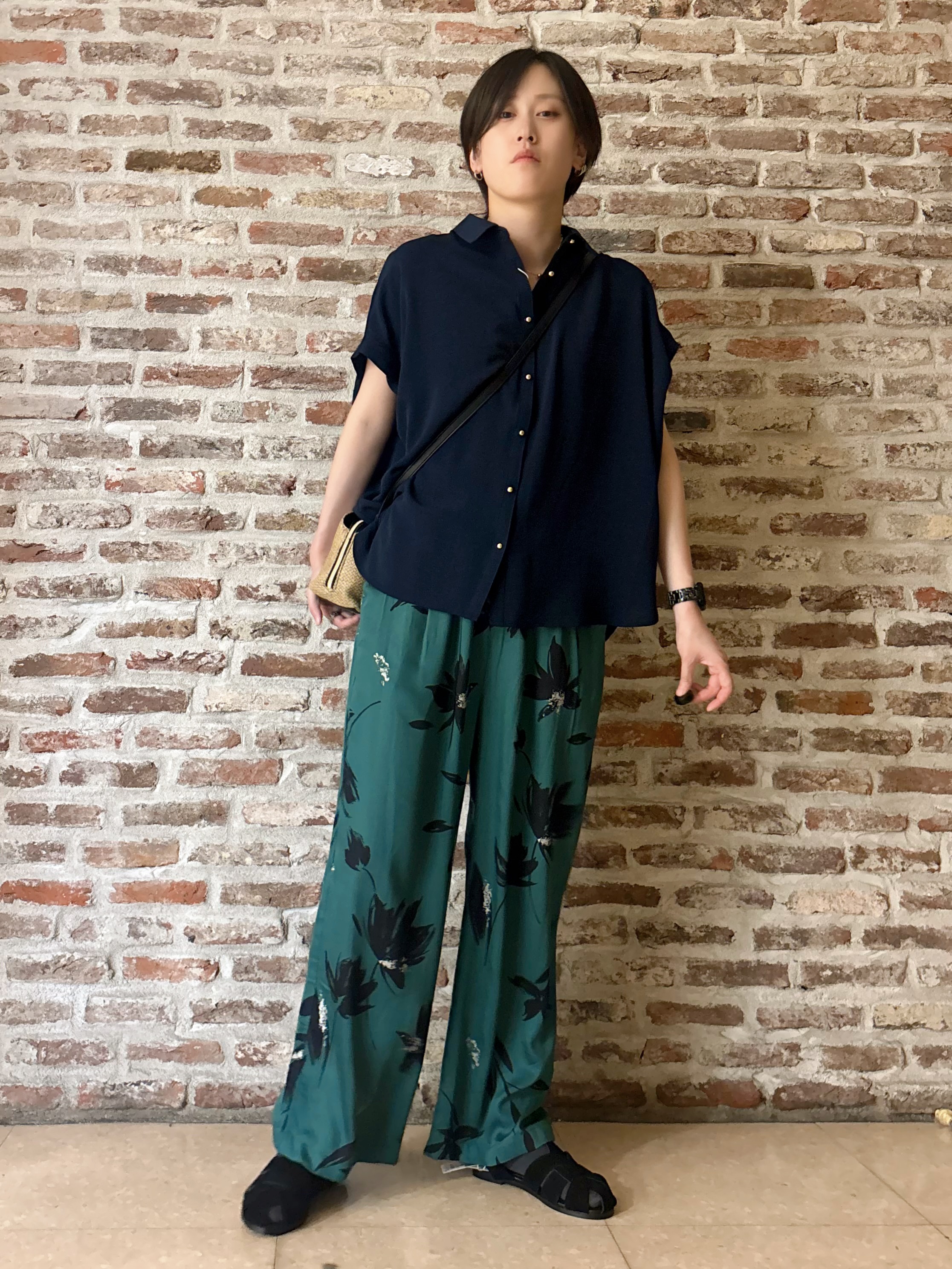 しばさんの「THE SHOP TK｜【ひんやり/防しわ/UV/吸水速乾】襟付き フレンチスリーブシャツ」を使ったコーディネート