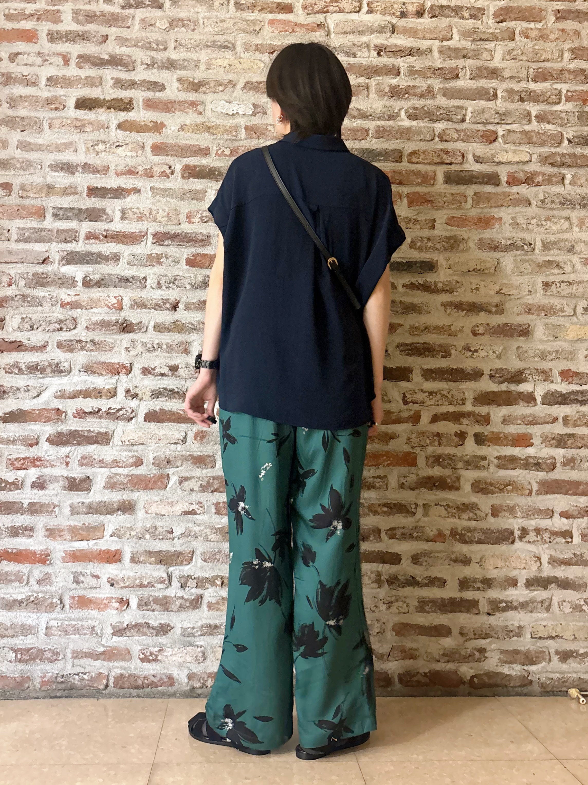 しばさんの「THE SHOP TK｜【ひんやり/防しわ/UV/吸水速乾】襟付き フレンチスリーブシャツ」を使ったコーディネート
