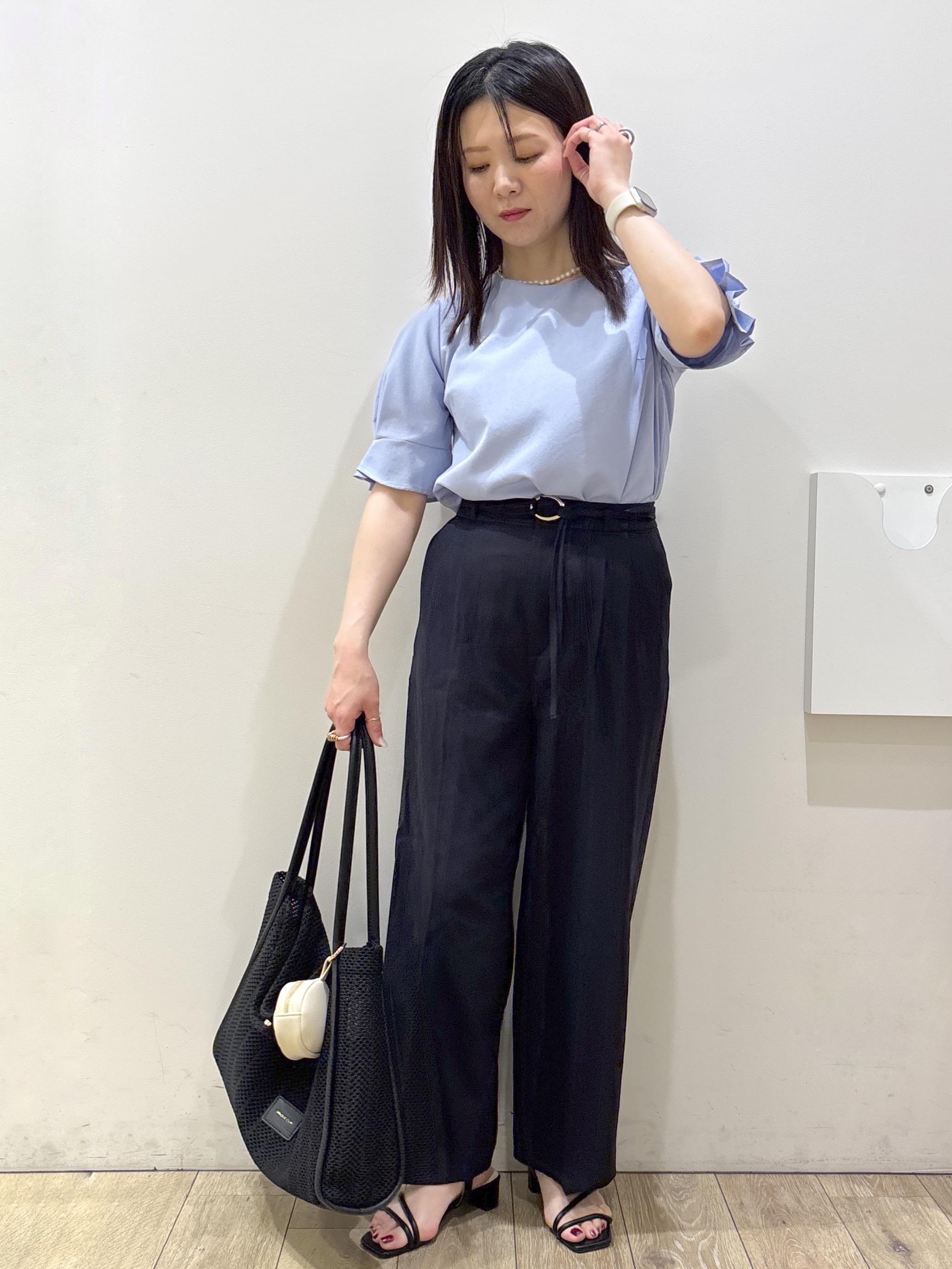 mameさんの「index｜【接触冷感】タックパフスリーブブラウス《吸水速乾／防シワ／洗濯機OK／XS～3L／6col》」を使ったコーディネート