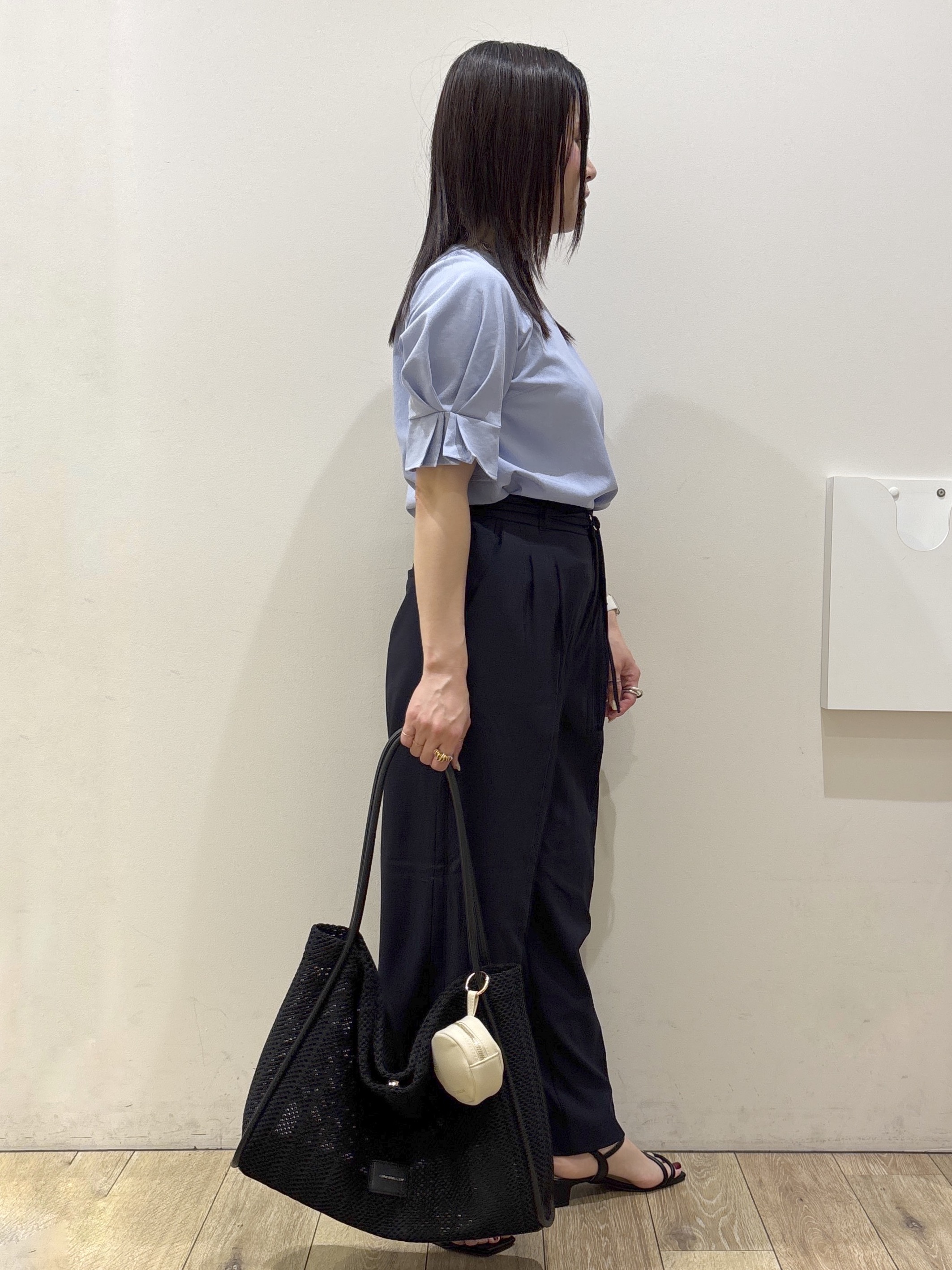 mameさんの「index｜【接触冷感】タックパフスリーブブラウス《吸水速乾／防シワ／洗濯機OK／XS～3L／6col》」を使ったコーディネート