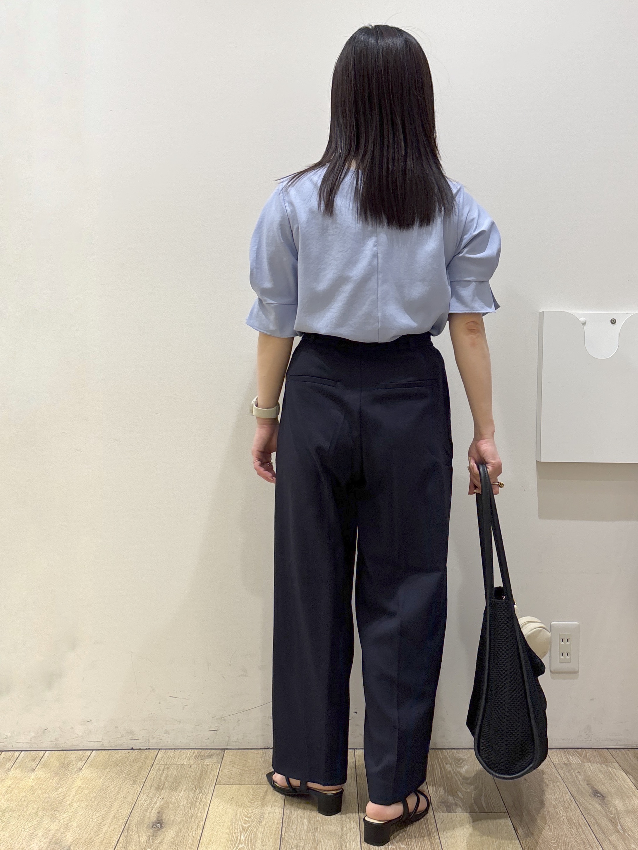 mameさんの「index｜【接触冷感】タックパフスリーブブラウス《吸水速乾／防シワ／洗濯機OK／XS～3L／6col》」を使ったコーディネート