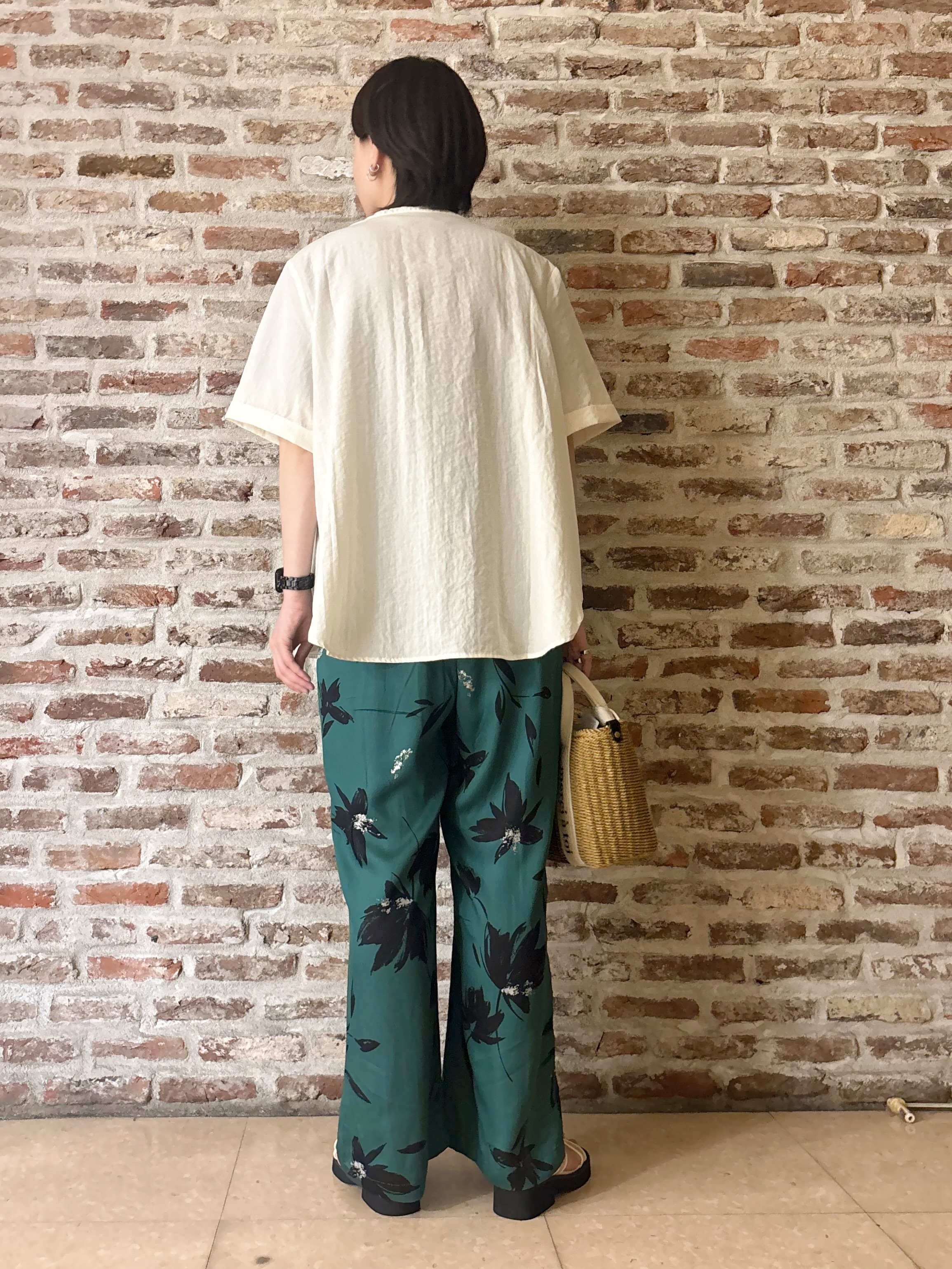 しばさんの「THE SHOP TK｜【M-XL/刻みネックですっきり見え】Wポケット金ボタン 5分袖シャツ」を使ったコーディネート