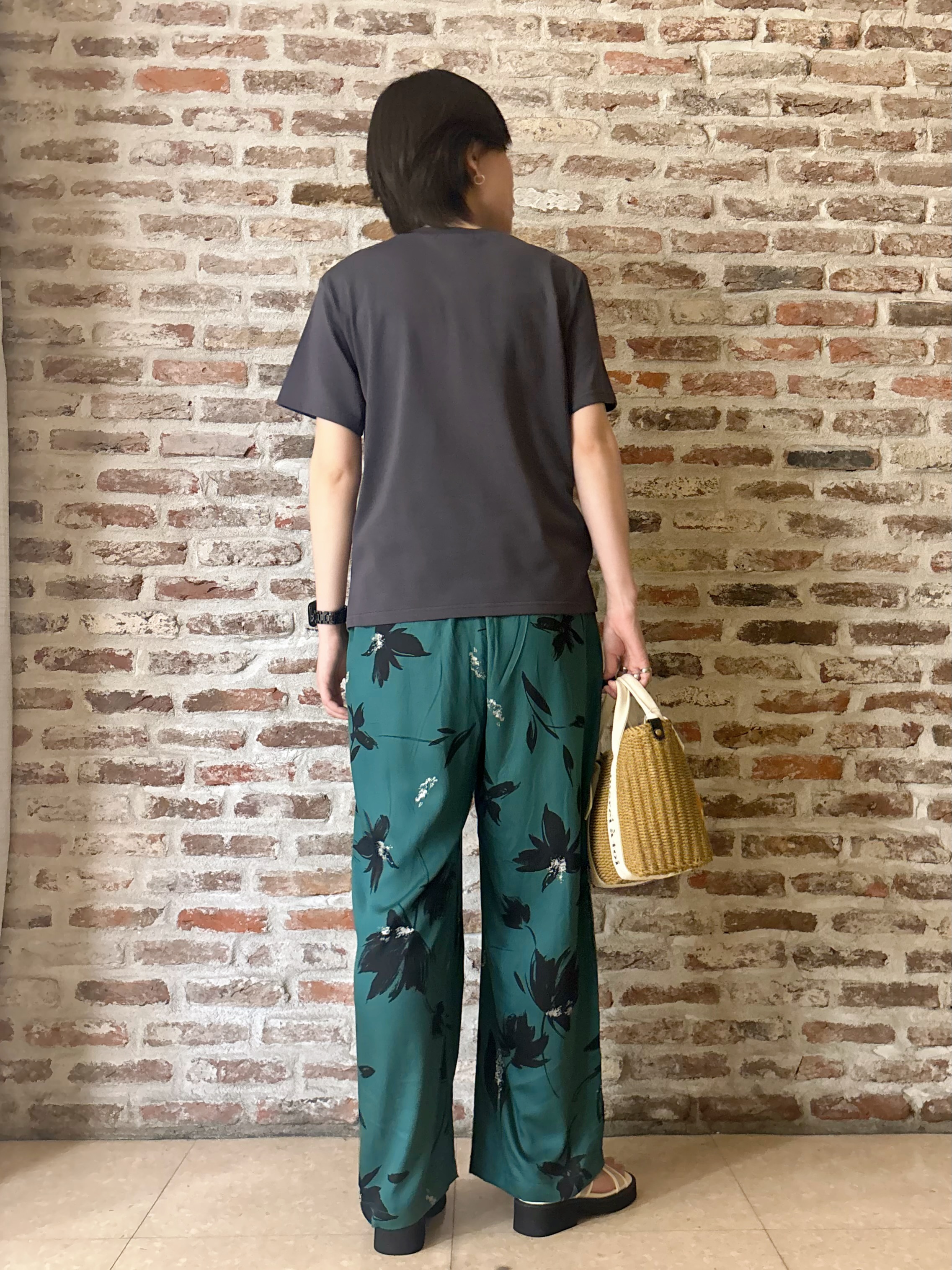 しばさんの「THE SHOP TK｜【M-XL/刻みネックですっきり見え】Wポケット金ボタン 5分袖シャツ」を使ったコーディネート