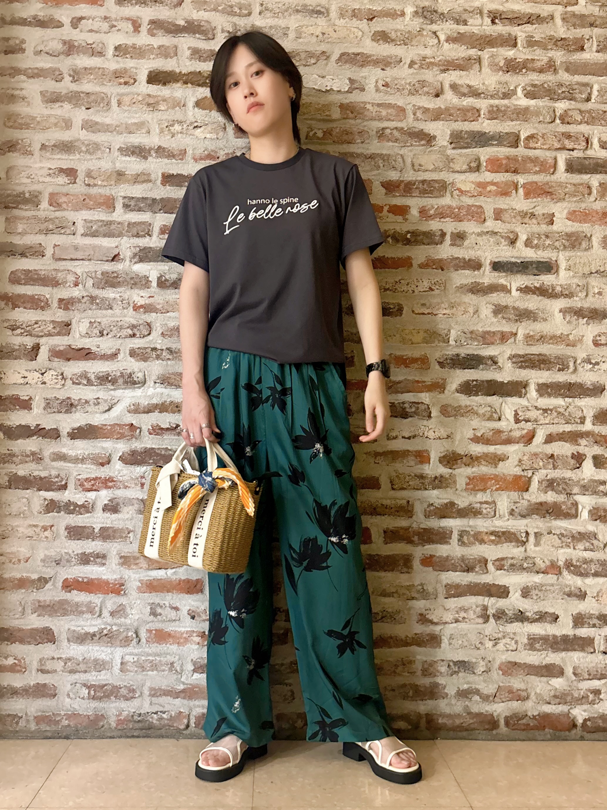 しばさんの「THE SHOP TK｜【M-XL/刻みネックですっきり見え】Wポケット金ボタン 5分袖シャツ」を使ったコーディネート