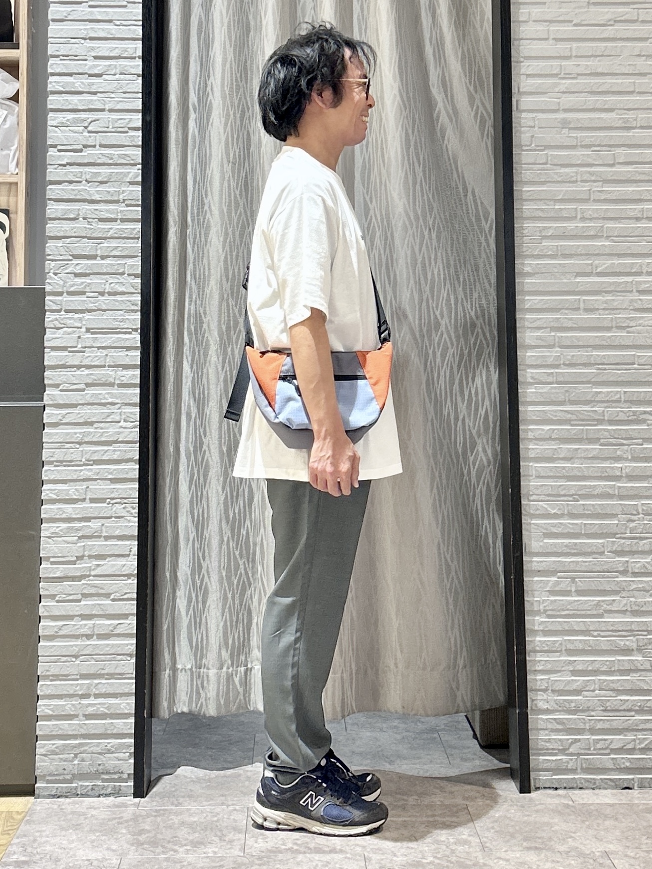 KENJI Iさんの「THE SHOP TK｜【なめらかでソフトな肌触り】ロゴ コットン半袖Tシャツ 洗濯機OK」を使ったコーディネート