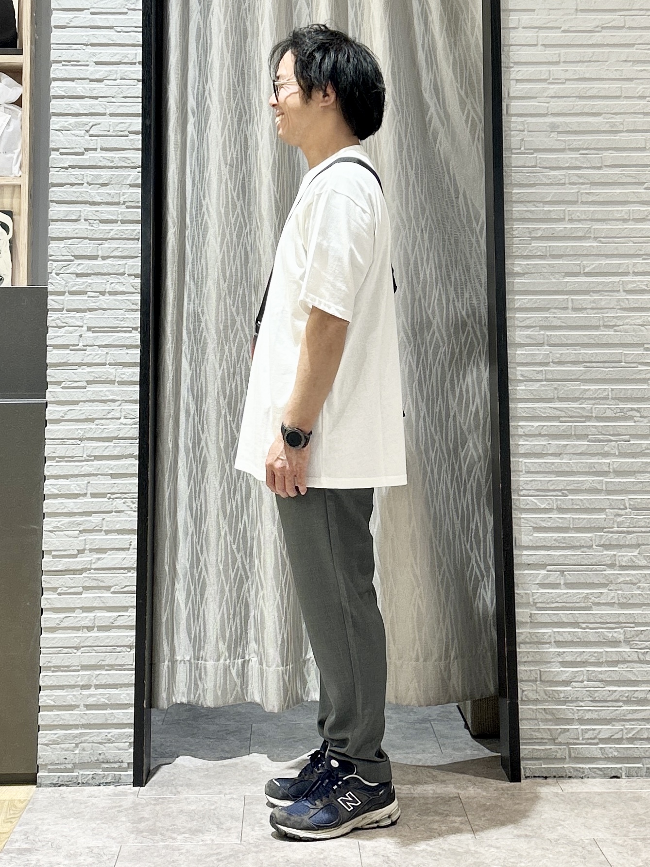KENJI Iさんの「THE SHOP TK｜【なめらかでソフトな肌触り】ロゴ コットン半袖Tシャツ 洗濯機OK」を使ったコーディネート