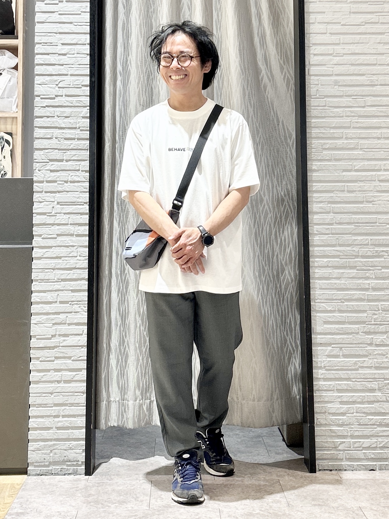KENJI Iさんの「THE SHOP TK｜【なめらかでソフトな肌触り】ロゴ コットン半袖Tシャツ 洗濯機OK」を使ったコーディネート