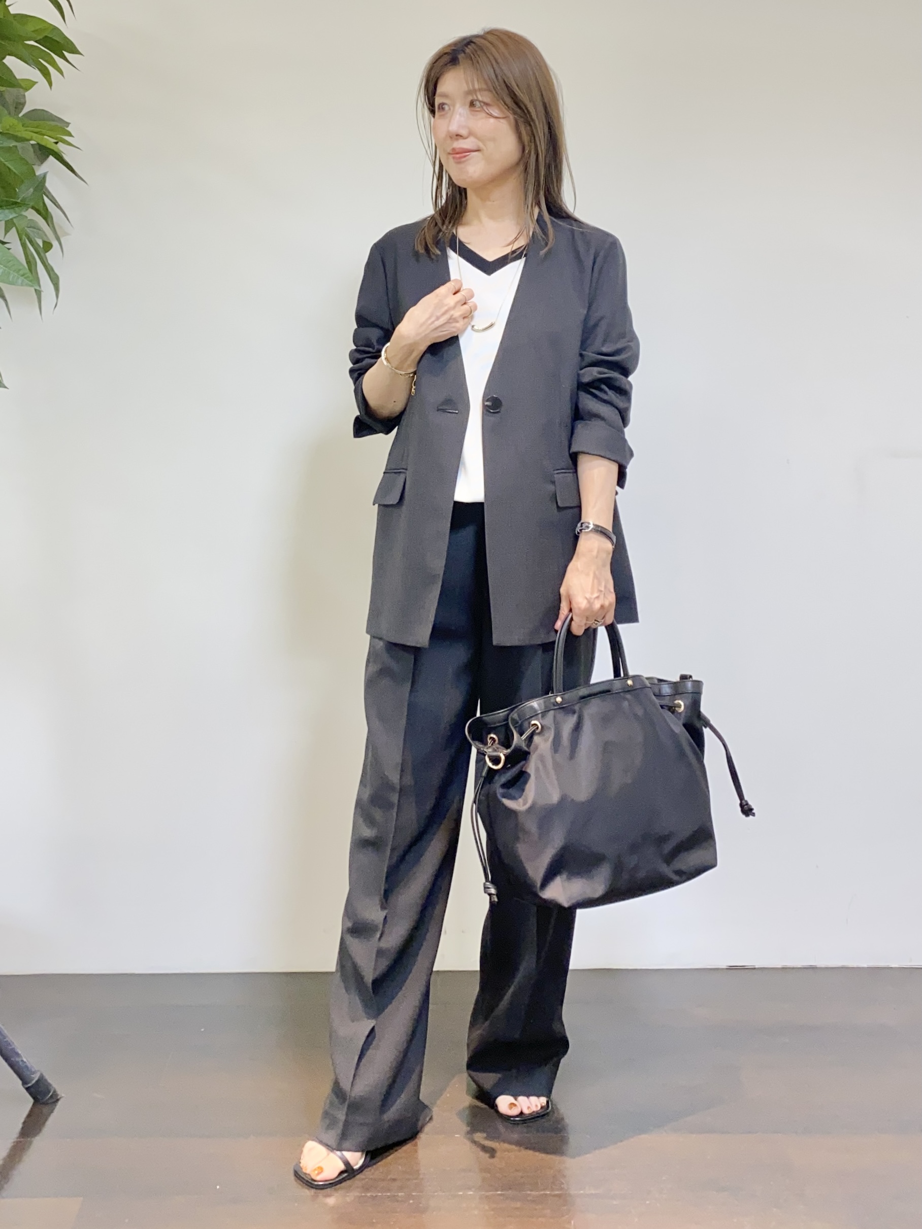 tomoさんの「UNTITLED｜【さらりと快適/セットアップ可/UV/接触冷感】スラブカラーレスジャケット」を使ったコーディネート