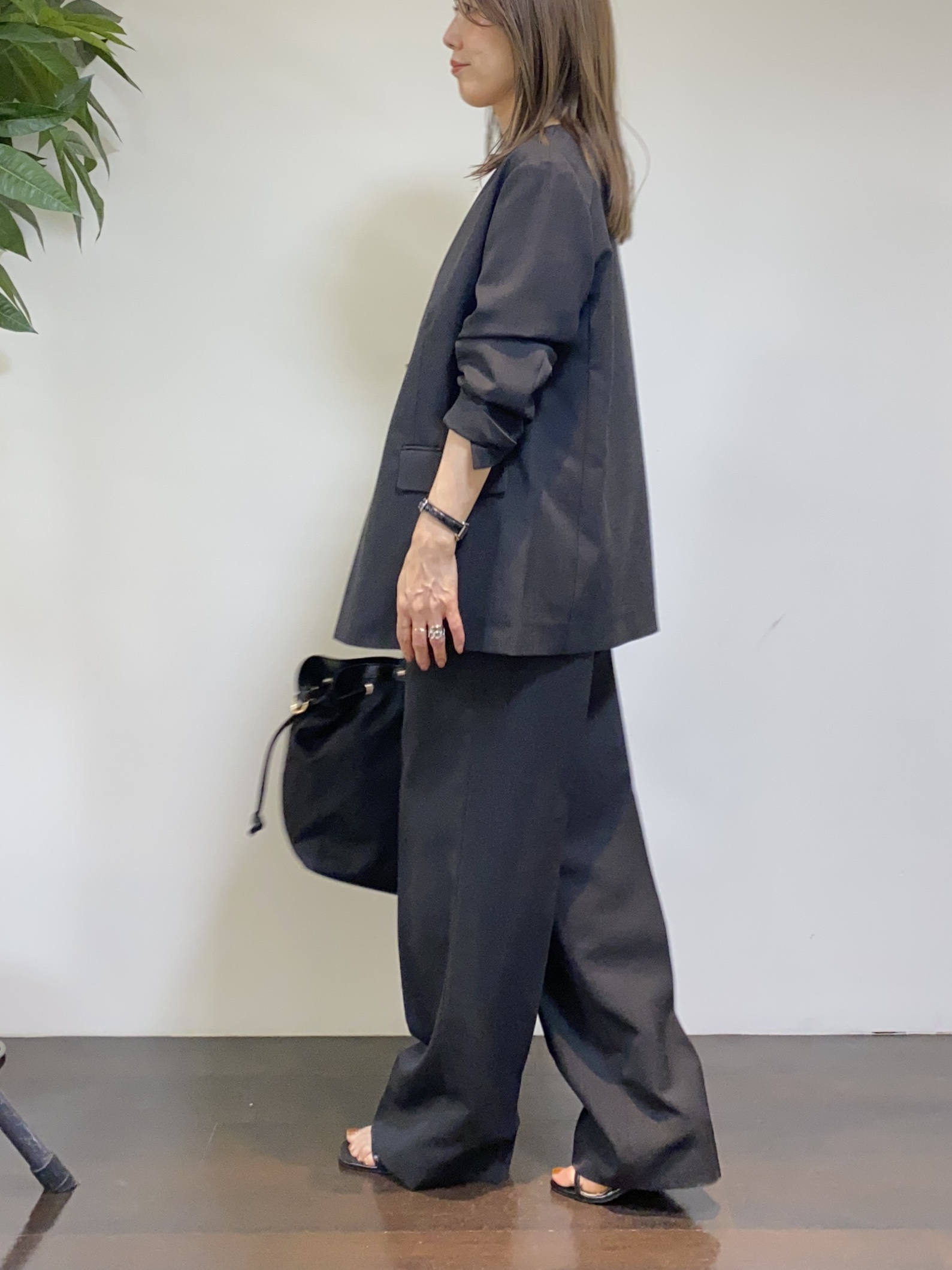 tomoさんの「UNTITLED｜【さらりと快適/セットアップ可/UV/接触冷感】スラブカラーレスジャケット」を使ったコーディネート