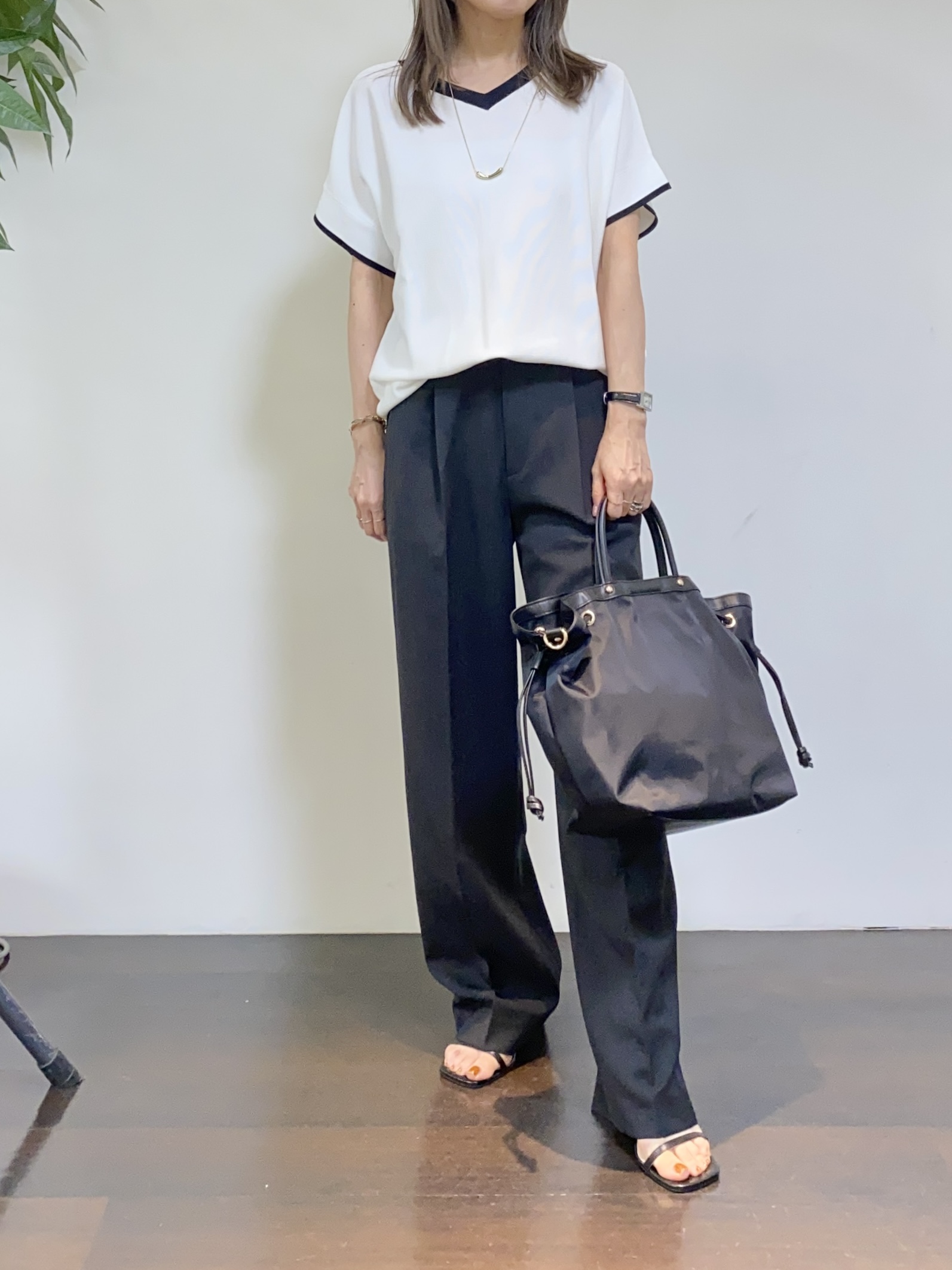 tomoさんの「UNTITLED｜【さらりと快適/セットアップ可/UV/接触冷感】スラブカラーレスジャケット」を使ったコーディネート