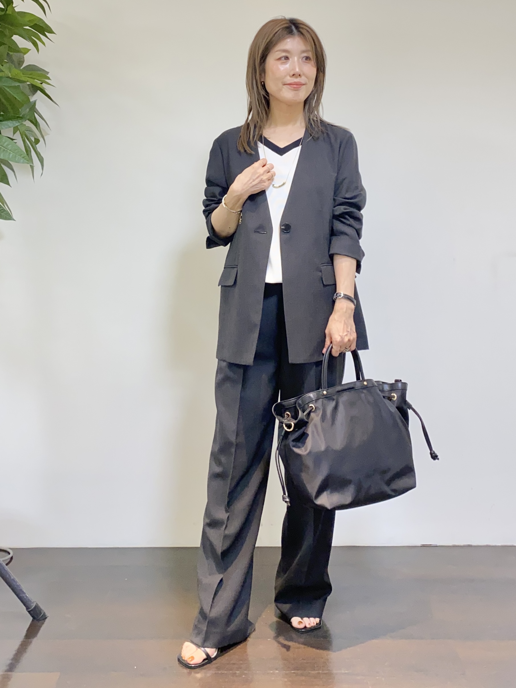 tomoさんの「UNTITLED｜【さらりと快適/セットアップ可/UV/接触冷感】スラブカラーレスジャケット」を使ったコーディネート