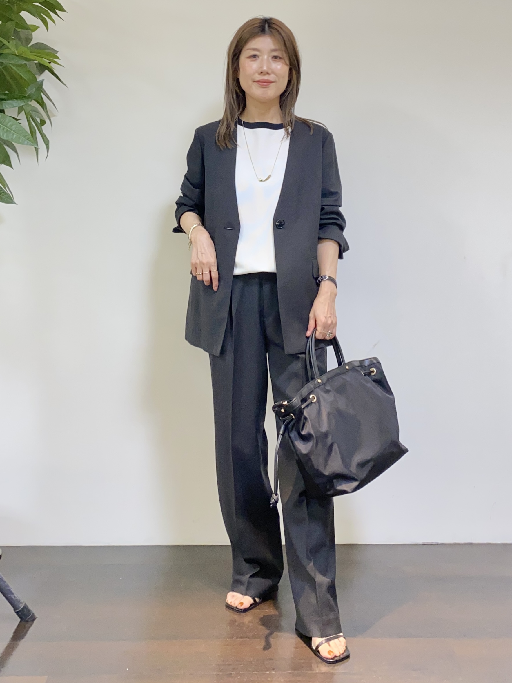 tomoさんの「UNTITLED｜【さらりと快適/セットアップ可/UV/接触冷感】スラブカラーレスジャケット」を使ったコーディネート