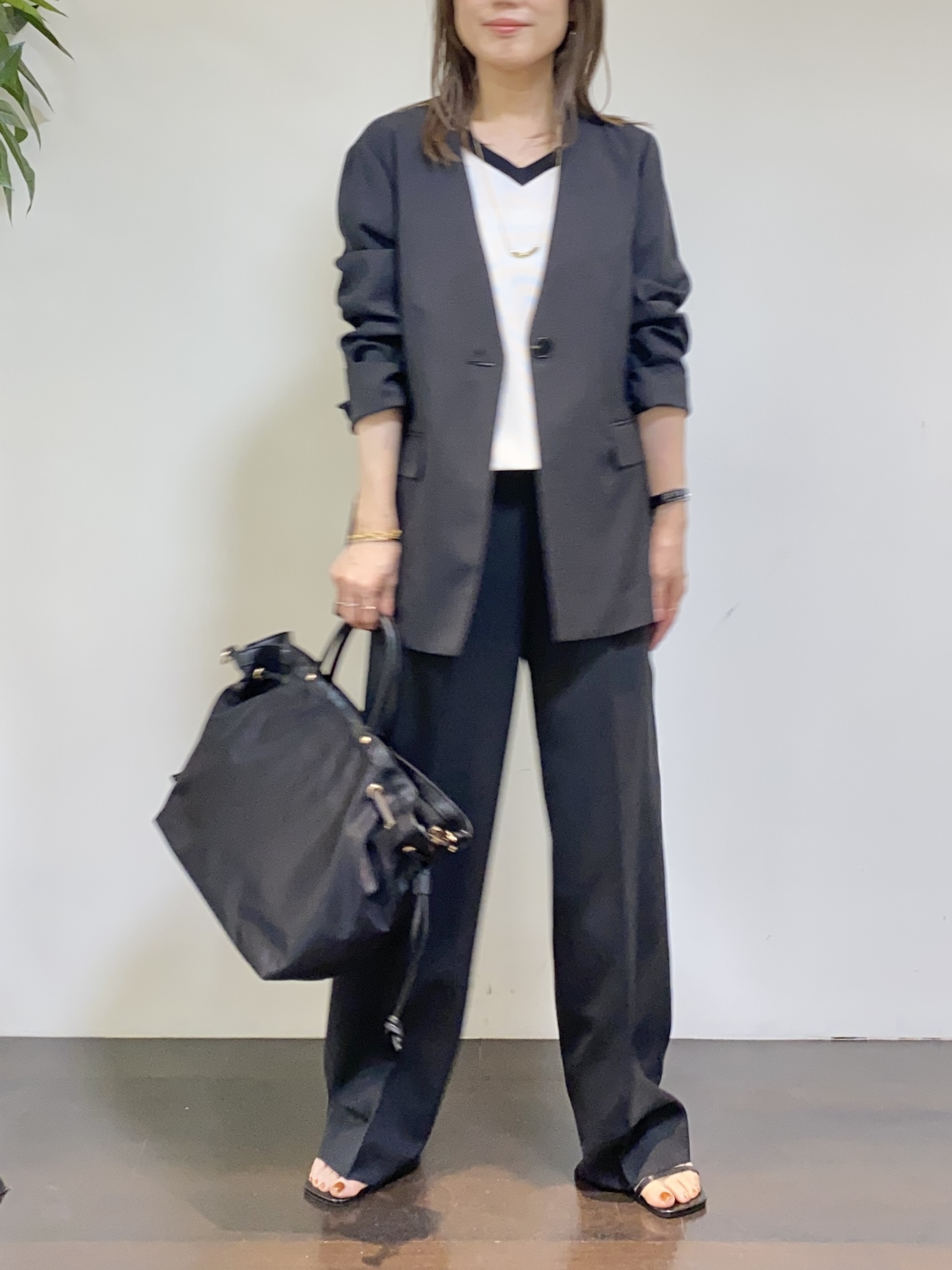 tomoさんの「UNTITLED｜【さらりと快適/セットアップ可/UV/接触冷感】スラブカラーレスジャケット」を使ったコーディネート