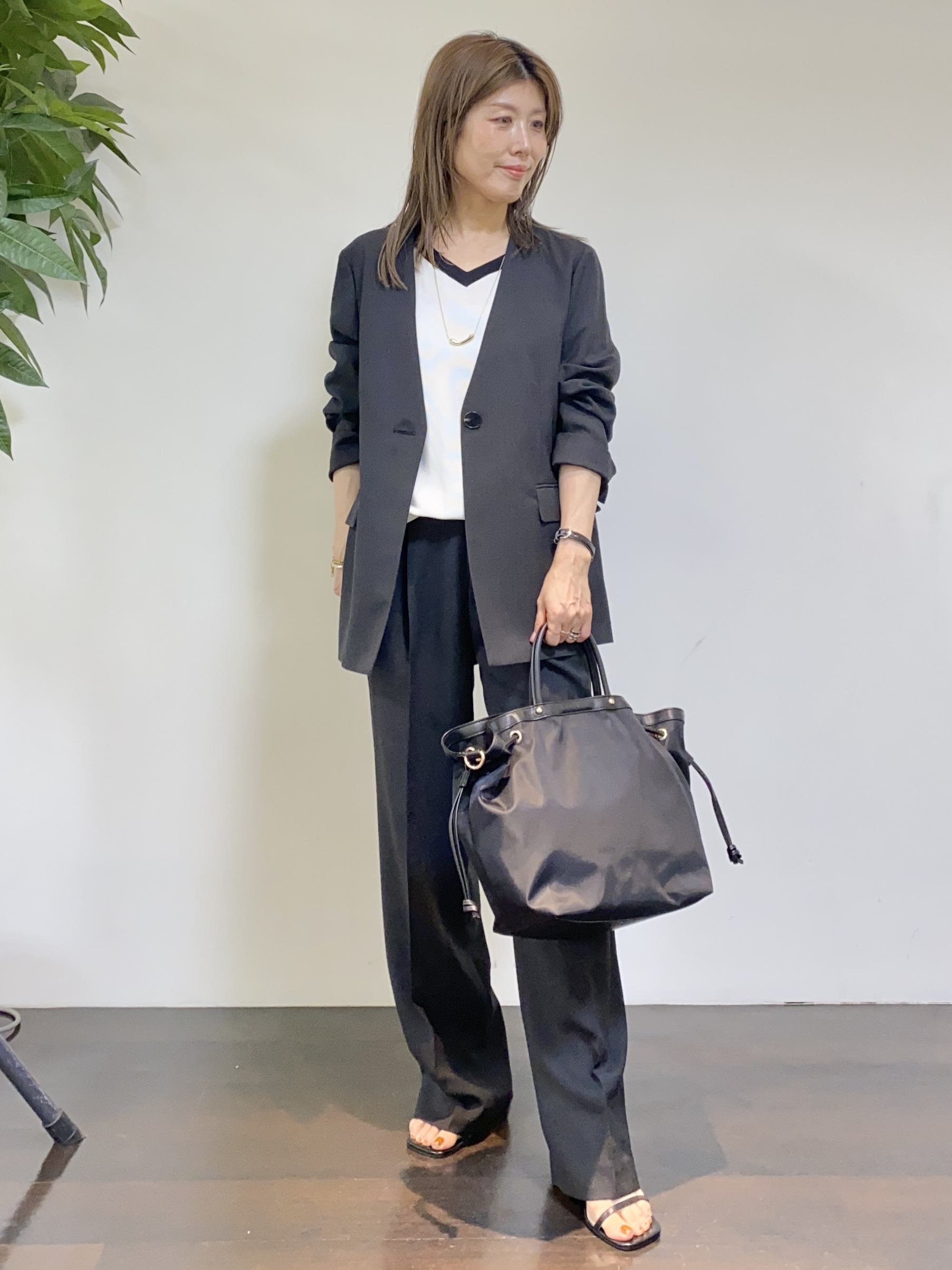 tomoさんの「UNTITLED｜【さらりと快適/セットアップ可/UV/接触冷感】スラブカラーレスジャケット」を使ったコーディネート