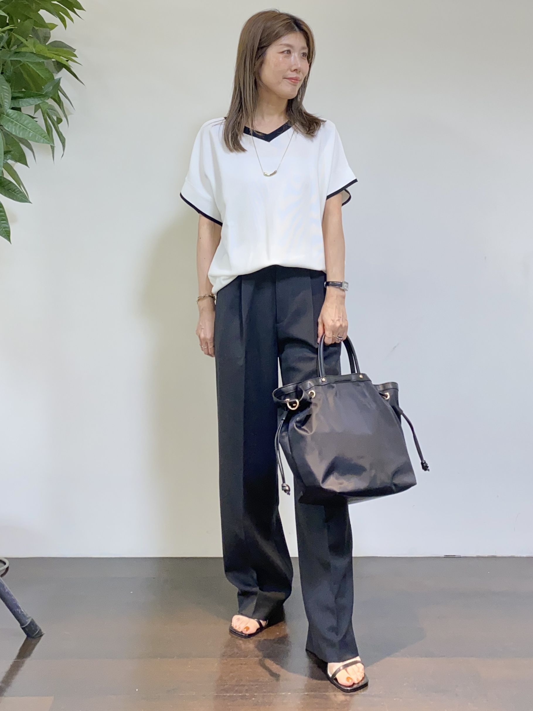 tomoさんの「UNTITLED｜【さらりと快適/セットアップ可/UV/接触冷感】スラブカラーレスジャケット」を使ったコーディネート
