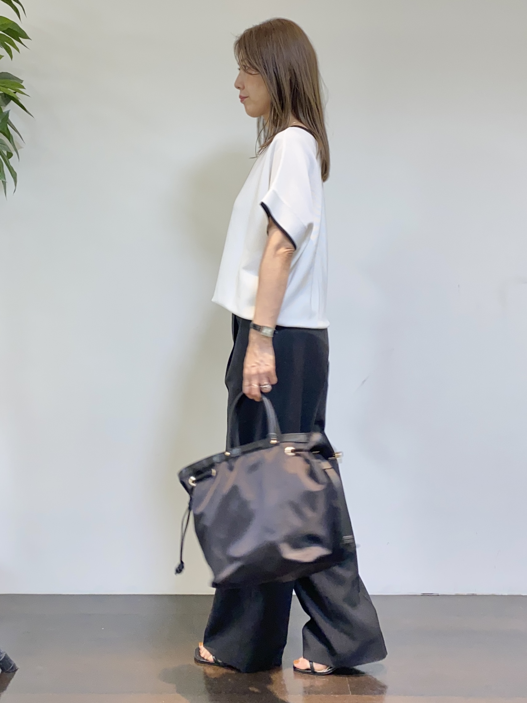 tomoさんの「UNTITLED｜【さらりと快適/セットアップ可/UV/接触冷感】スラブカラーレスジャケット」を使ったコーディネート