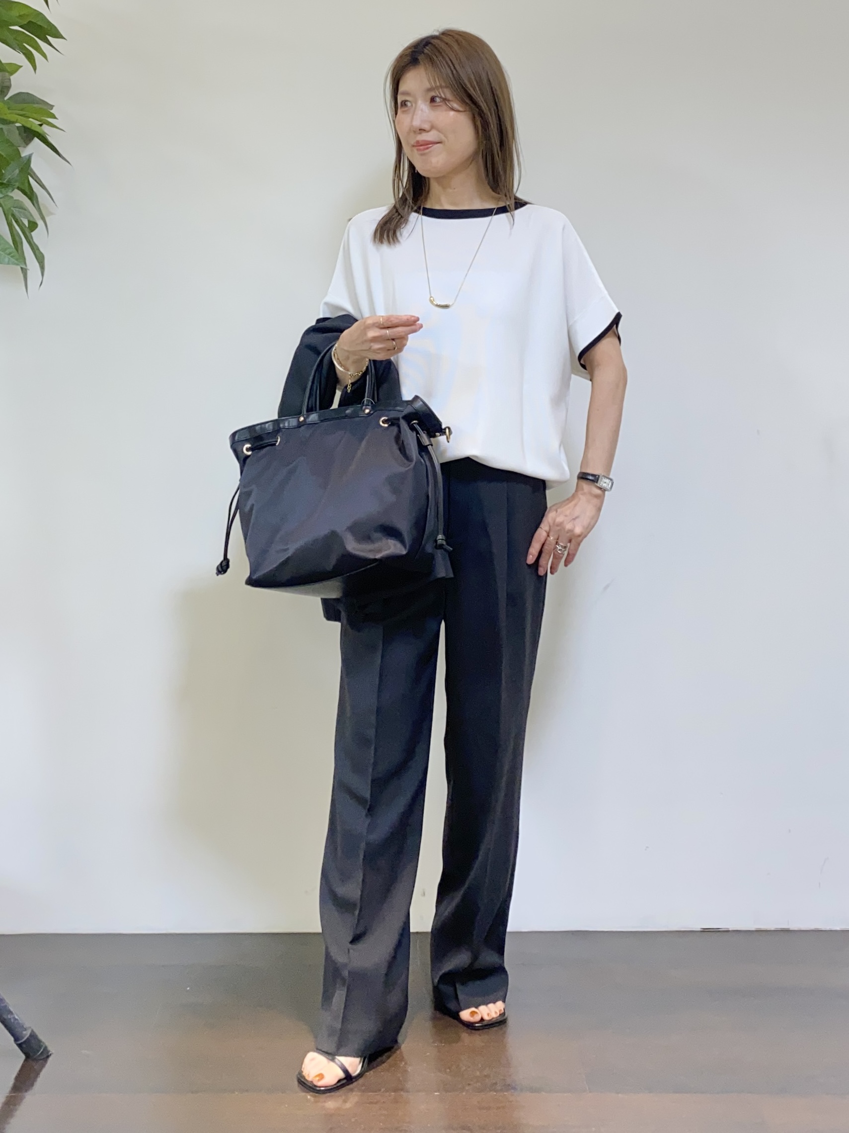 tomoさんの「UNTITLED｜【さらりと快適/セットアップ可/UV/接触冷感】スラブカラーレスジャケット」を使ったコーディネート