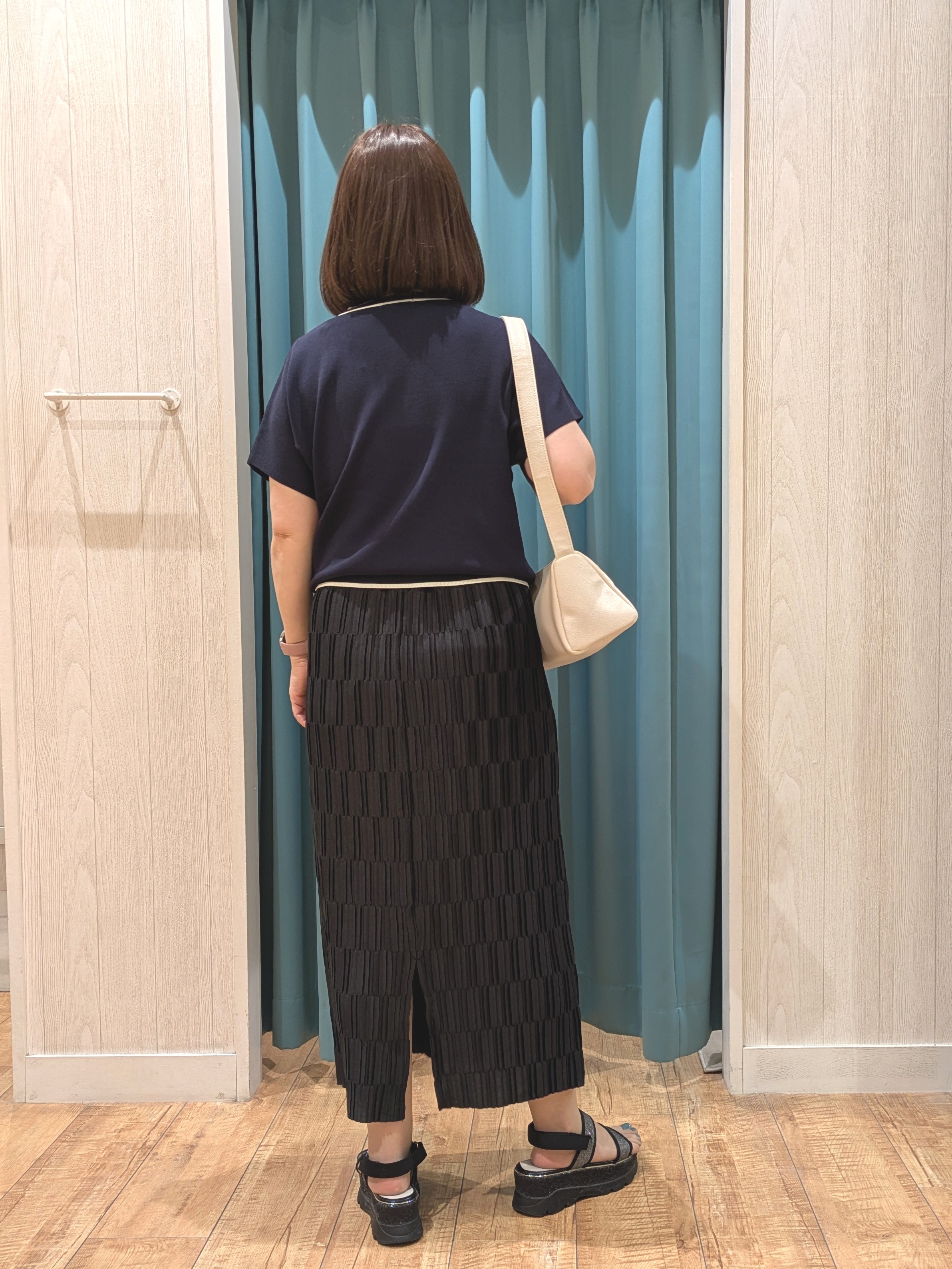 ゆーさんさんの「SHOO･LA･RUE｜【毎日洗える/ひんやり/UV/S-LL】 毛玉になりにくい配色ボウタイ半袖ニット」を使ったコーディネート