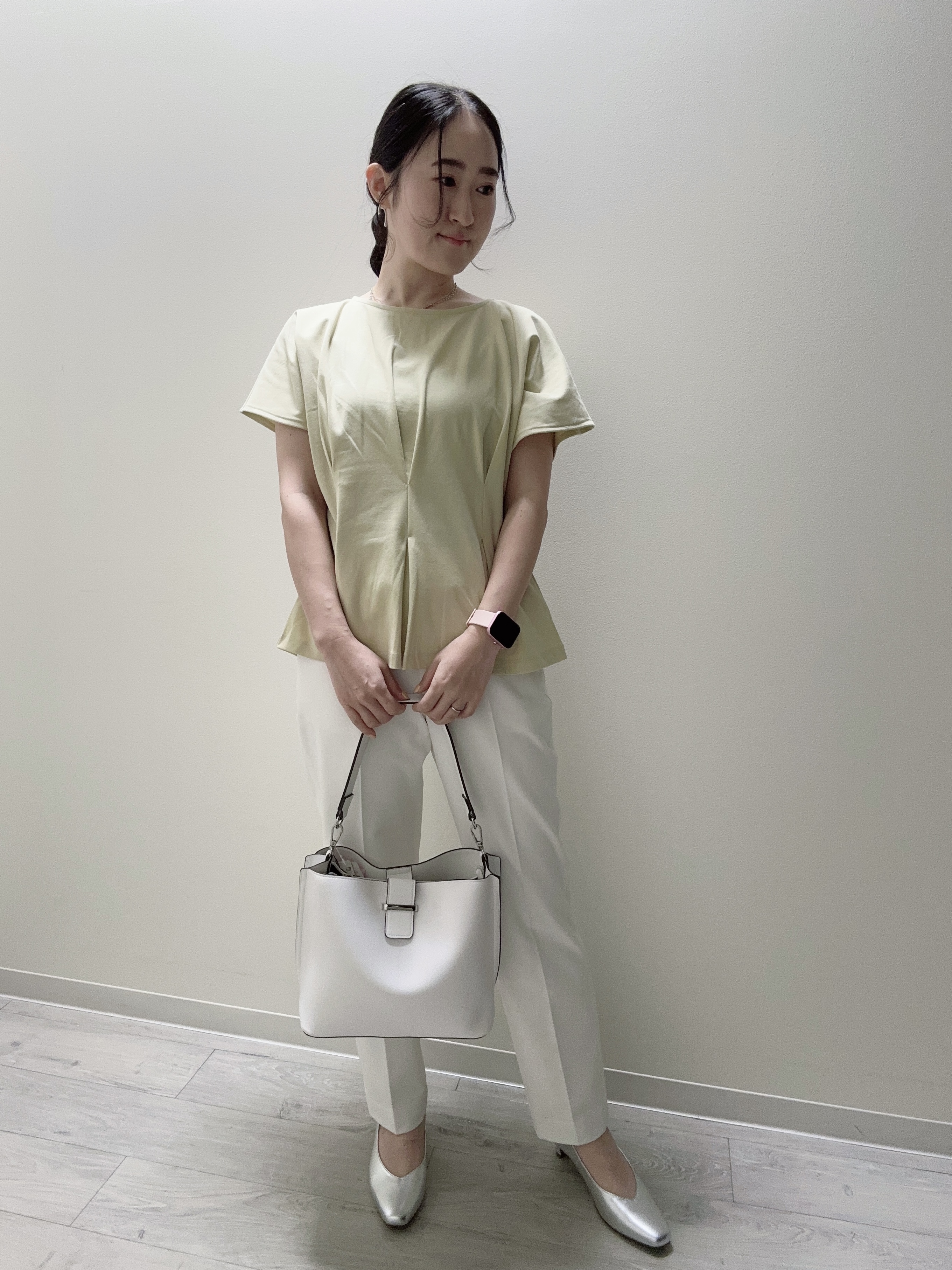 末廣美智子さんの「Reflect｜【UVカット／接触冷感／吸水速乾】タックデザインフレアトップス」を使ったコーディネート