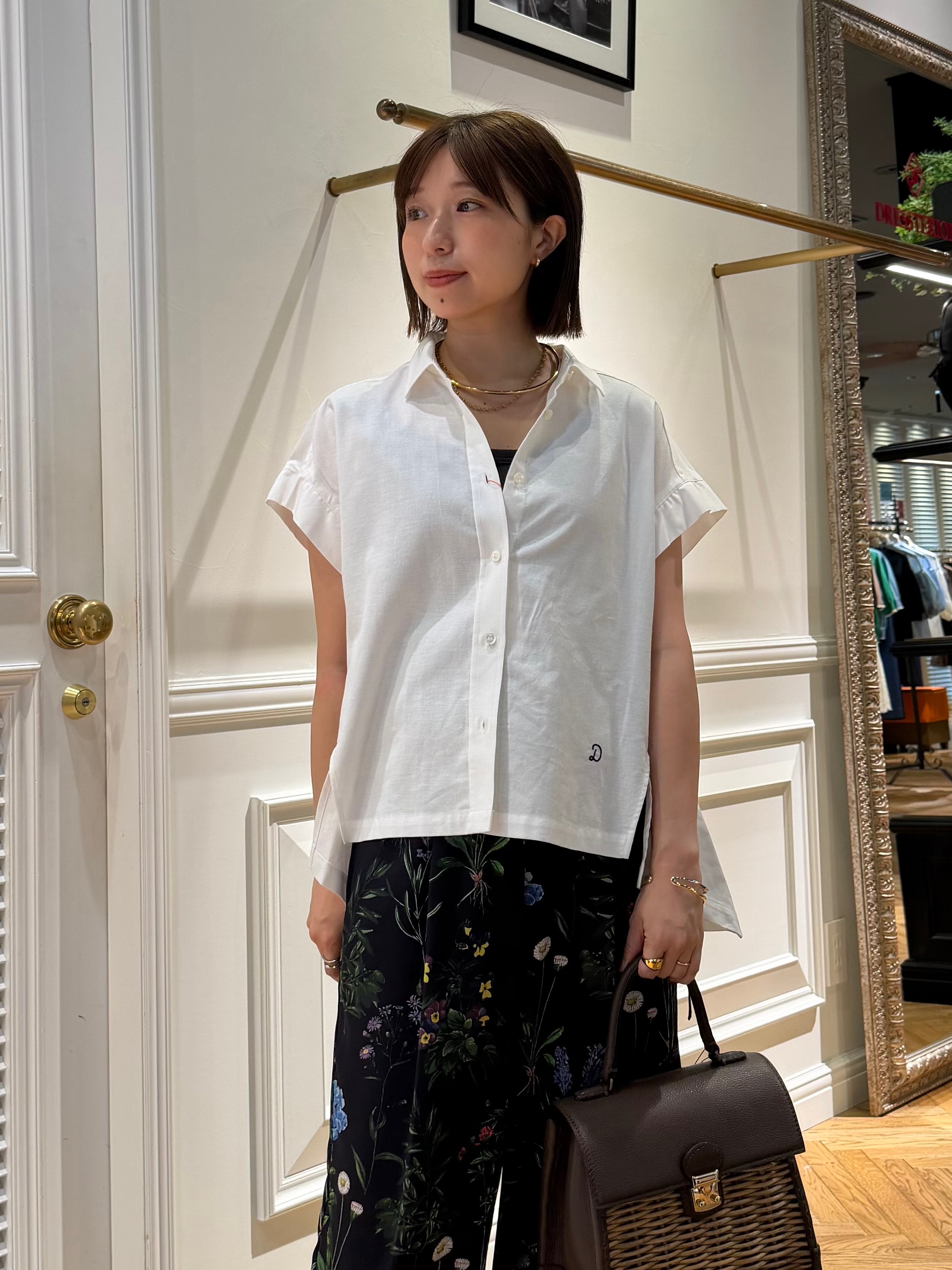 つじ まこさんの「DRESSTERIOR｜【毎年人気/ウォッシャブル】バックフレアオックスシャツ」を使ったコーディネート