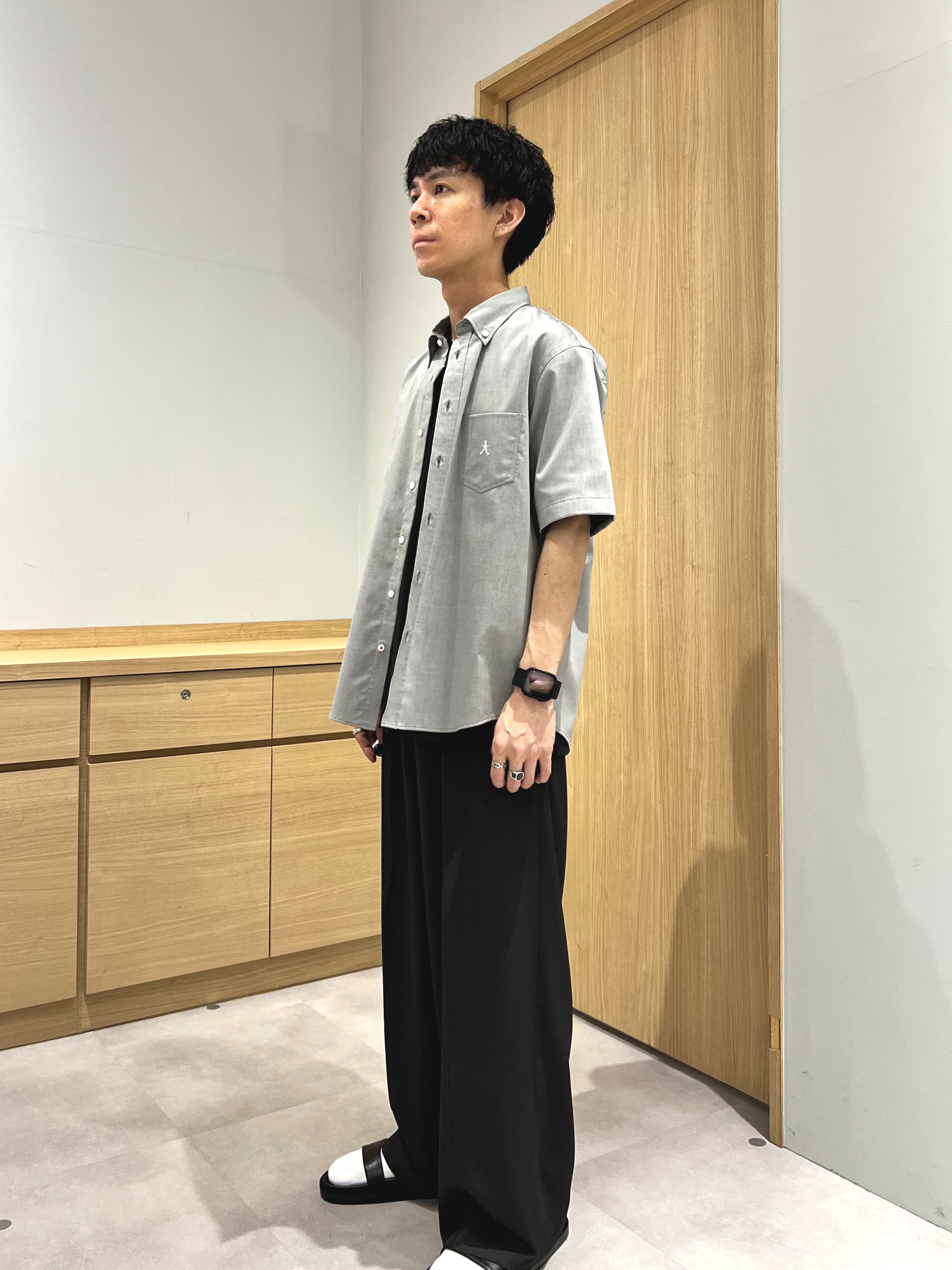 yutoさんの「TAKEO KIKUCHI｜【BOWLER HAT LABEL】ボーラーハットウォーカー刺繍 半袖ボタンダウンシャツ」を使ったコーディネート