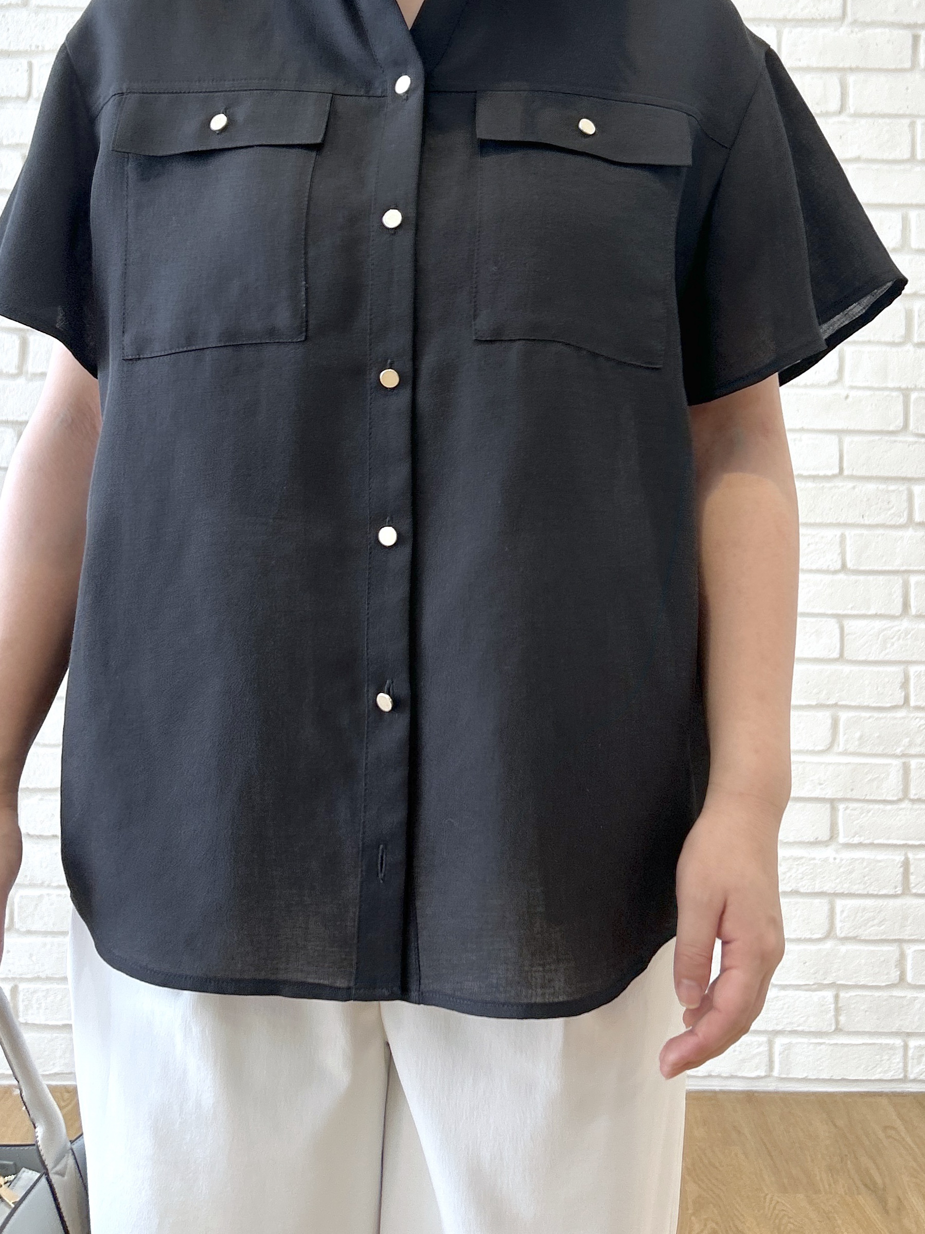 Hirokaさんの「grove｜【洗濯機OK・ひんやり/SETUP可】シワになりにくい、フレアスリーブブラウス」を使ったコーディネート