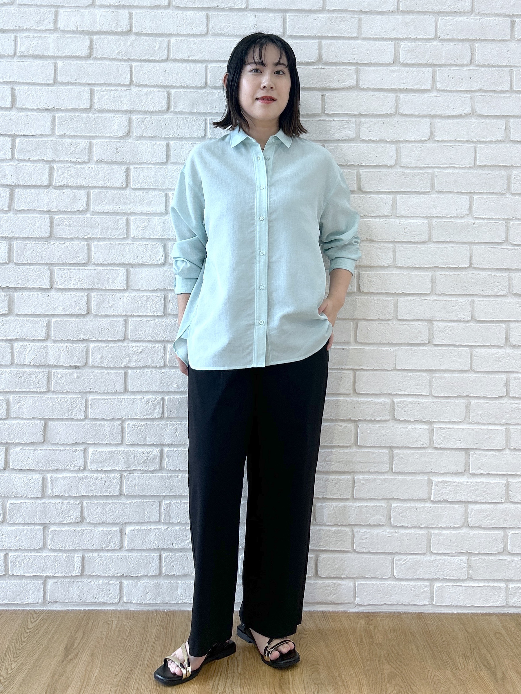 Hirokaさんの「grove｜【洗濯機OK・ひんやり】朝晩の気温差に◎軽やかシアーシャツ」を使ったコーディネート