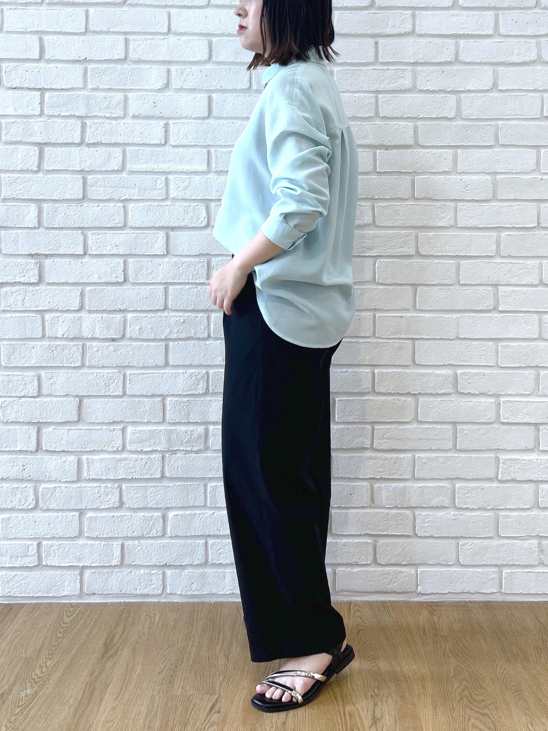 Hirokaさんの「grove｜【洗濯機OK・ひんやり】朝晩の気温差に◎軽やかシアーシャツ」を使ったコーディネート