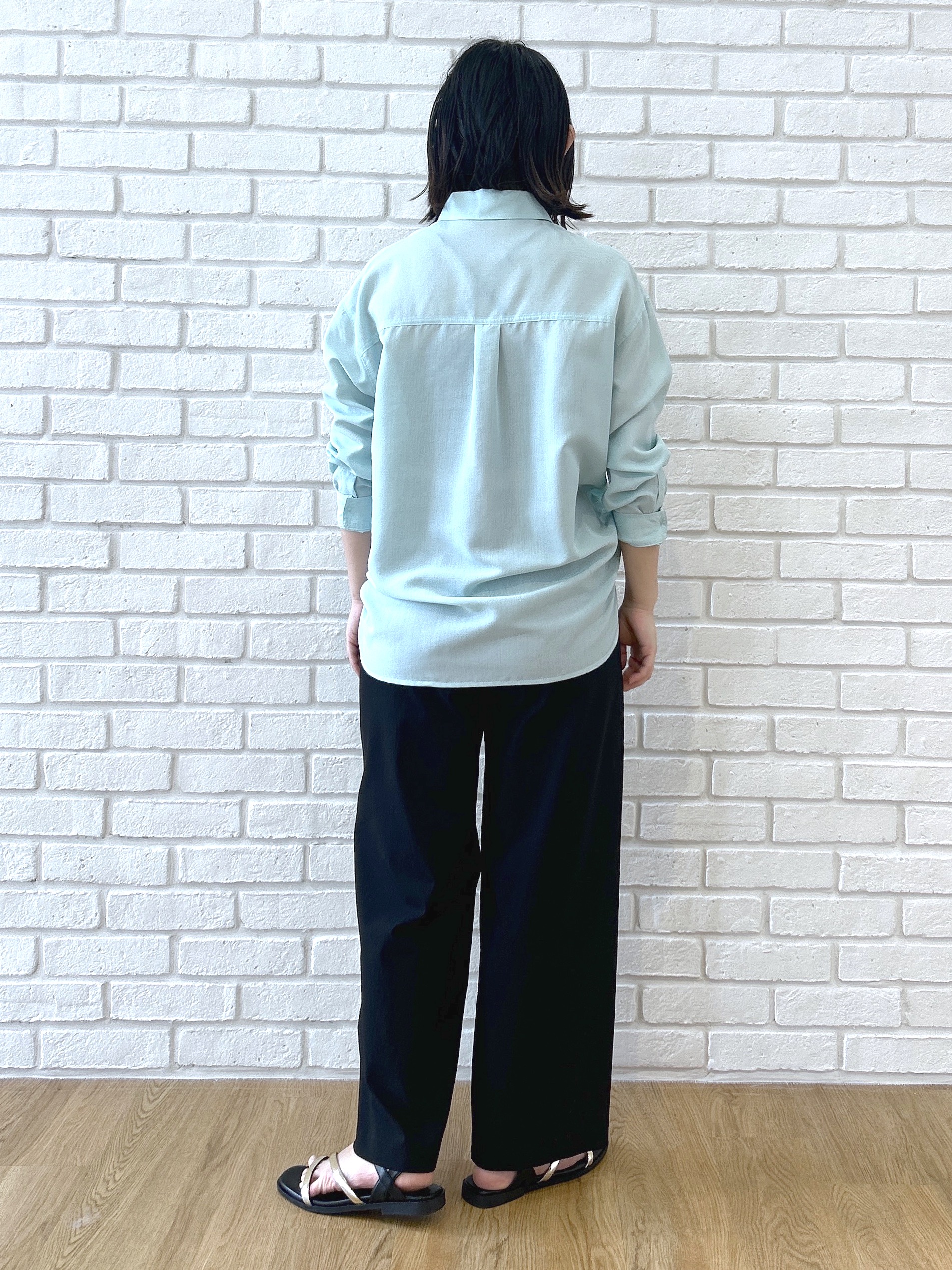 Hirokaさんの「grove｜【洗濯機OK・ひんやり】朝晩の気温差に◎軽やかシアーシャツ」を使ったコーディネート