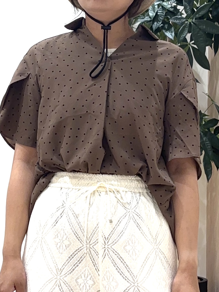 miraiさんの「grove｜【洗濯機◎】さらっと着映える、バックデザインブラウス」を使ったコーディネート