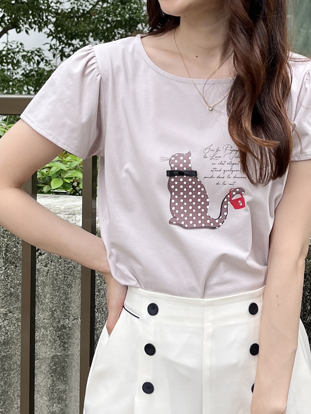 はばさんの「Couture brooch｜【接触冷感・UVカット・洗える】CATプリントTシャツ」を使ったコーディネート