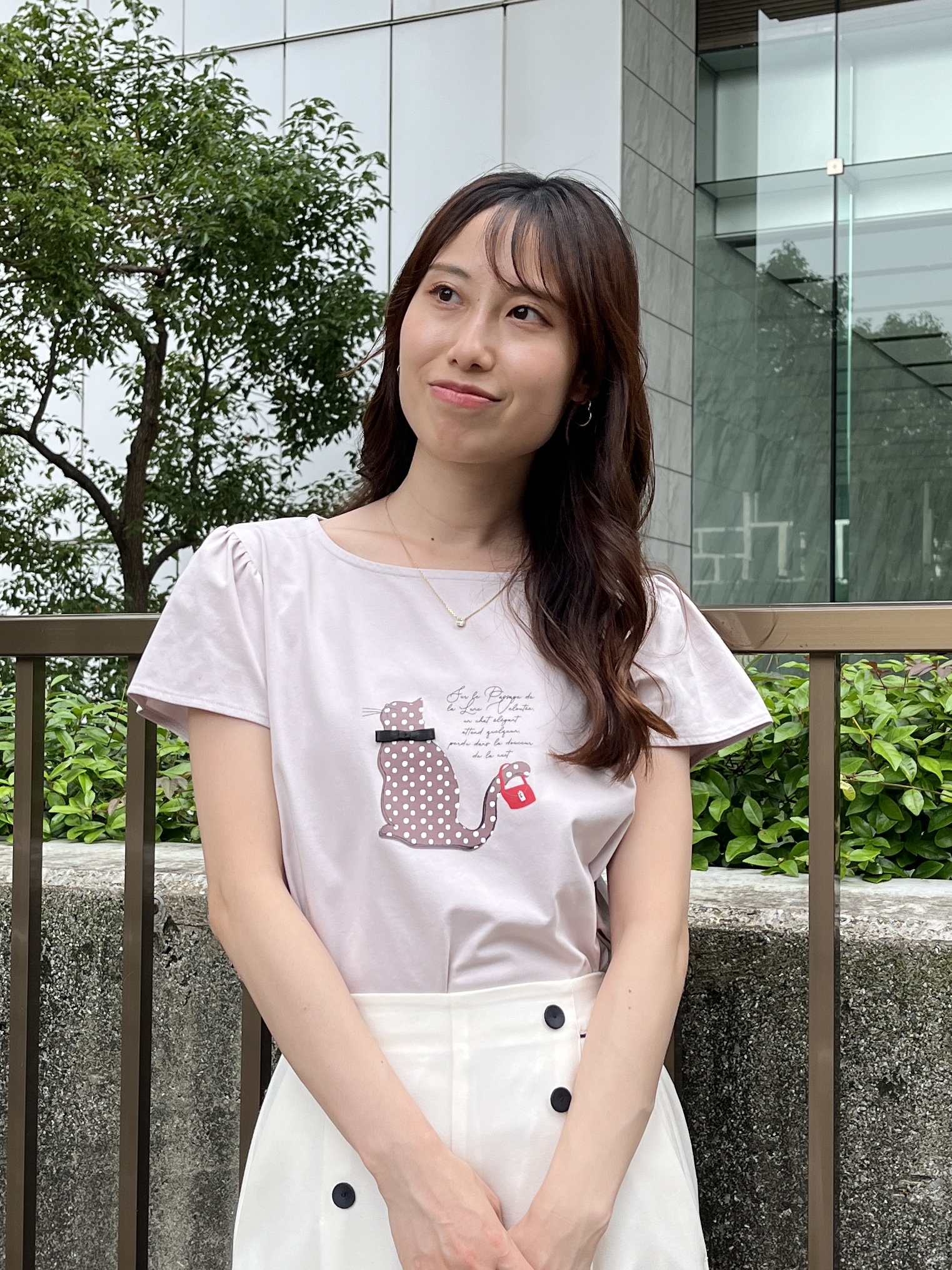 はばさんの「Couture brooch｜【接触冷感・UVカット・洗える】CATプリントTシャツ」を使ったコーディネート