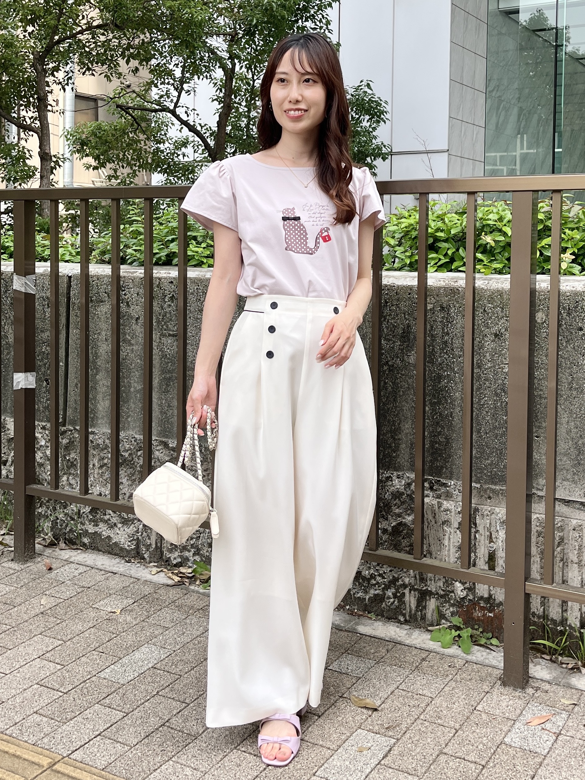 はばさんの「Couture brooch｜【接触冷感・UVカット・洗える】CATプリントTシャツ」を使ったコーディネート