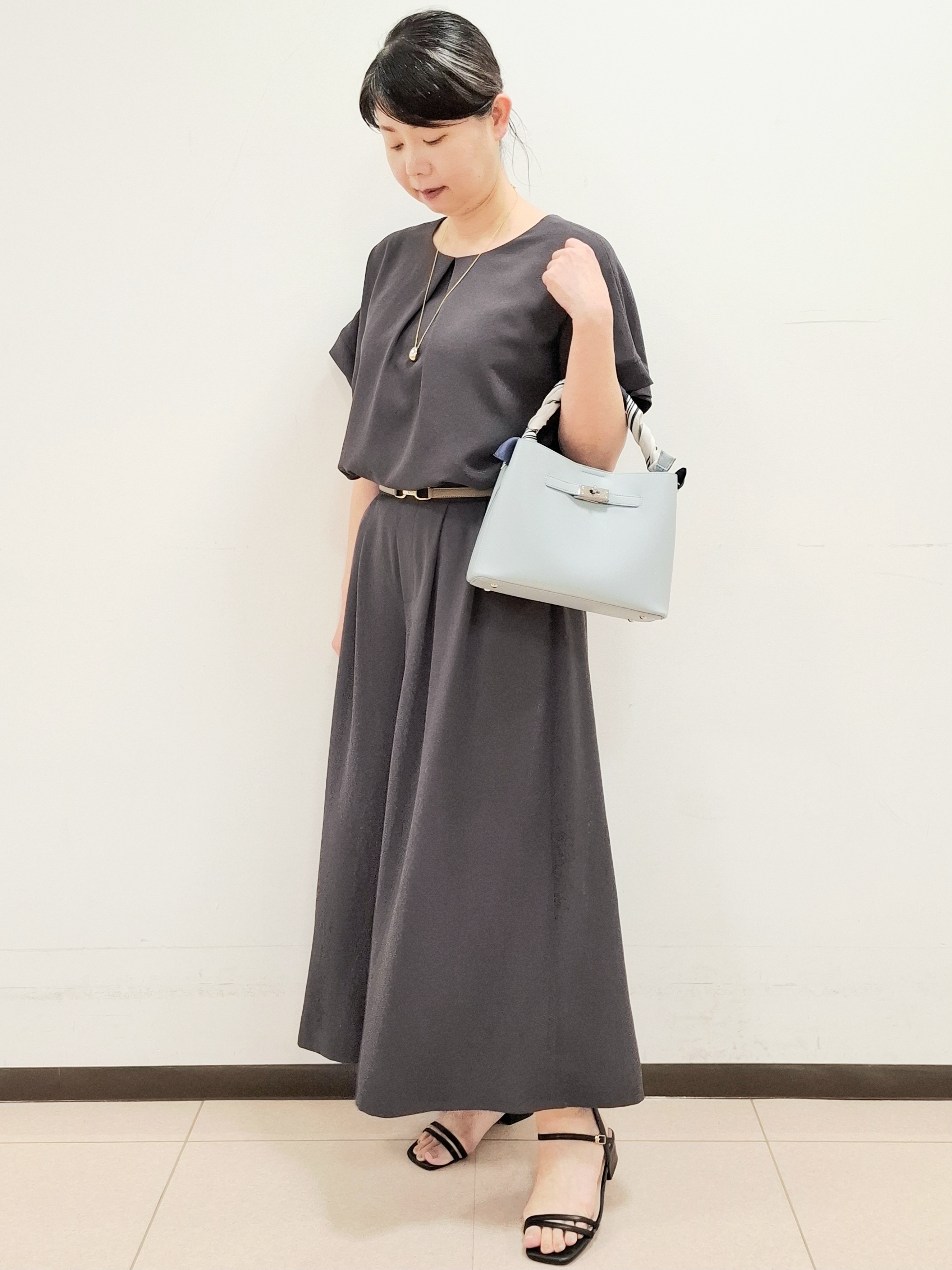ねぎさんの「UNTITLED｜【接触冷感/通気性/洗える】フロントフリルブラウス」を使ったコーディネート