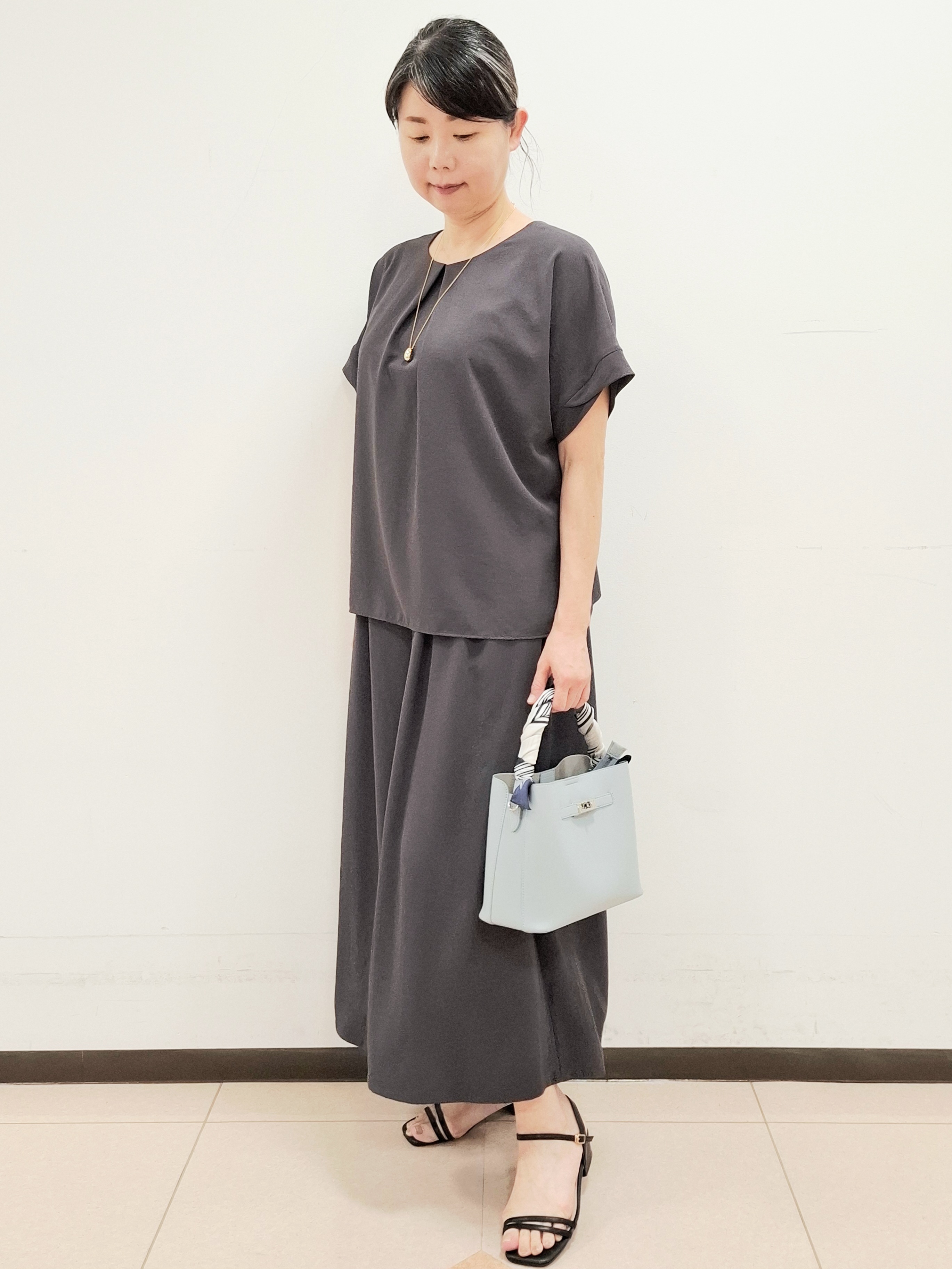 ねぎさんの「UNTITLED｜【接触冷感/通気性/洗える】フロントフリルブラウス」を使ったコーディネート