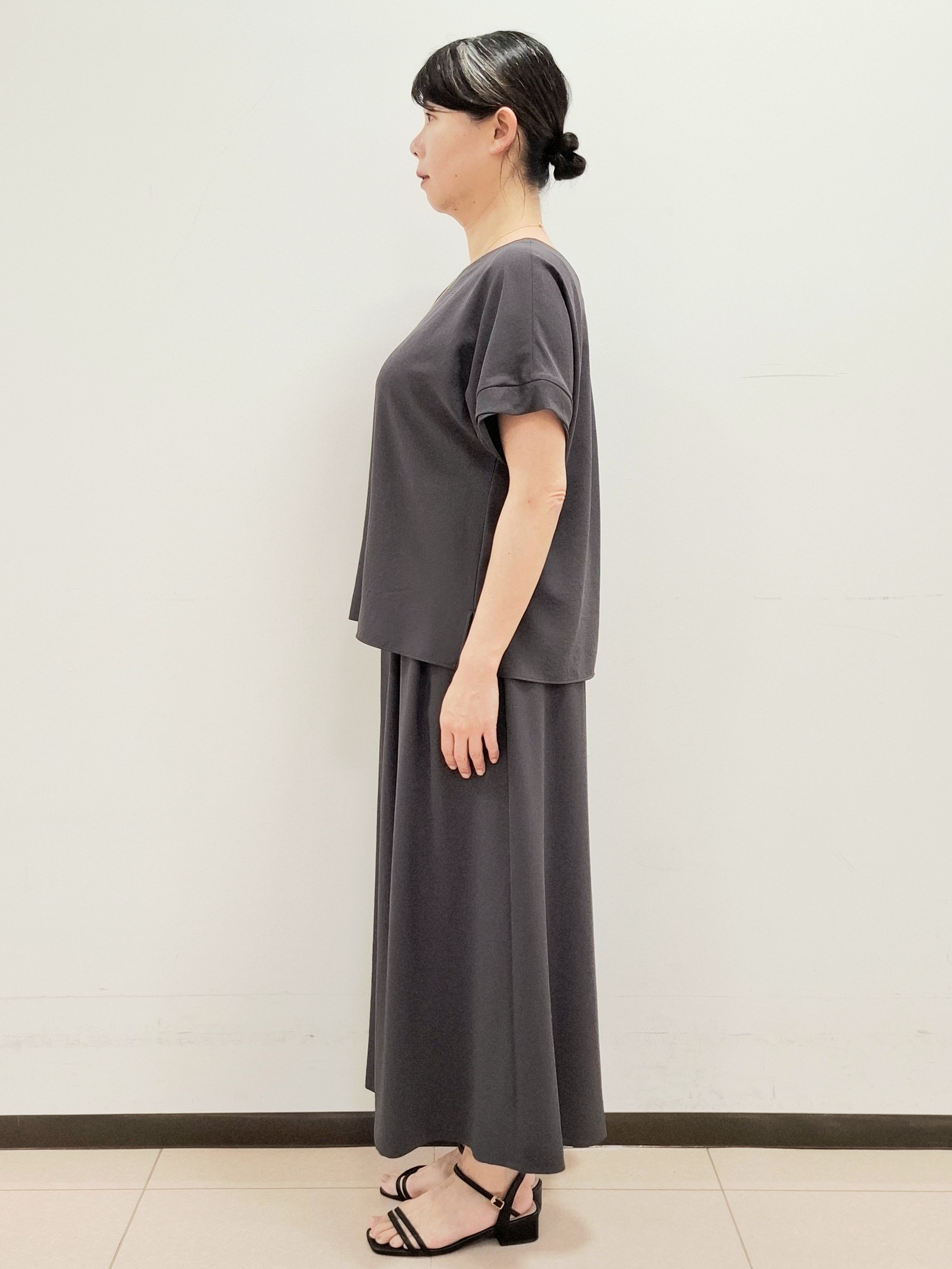 ねぎさんの「UNTITLED｜【接触冷感/通気性/洗える】フロントフリルブラウス」を使ったコーディネート