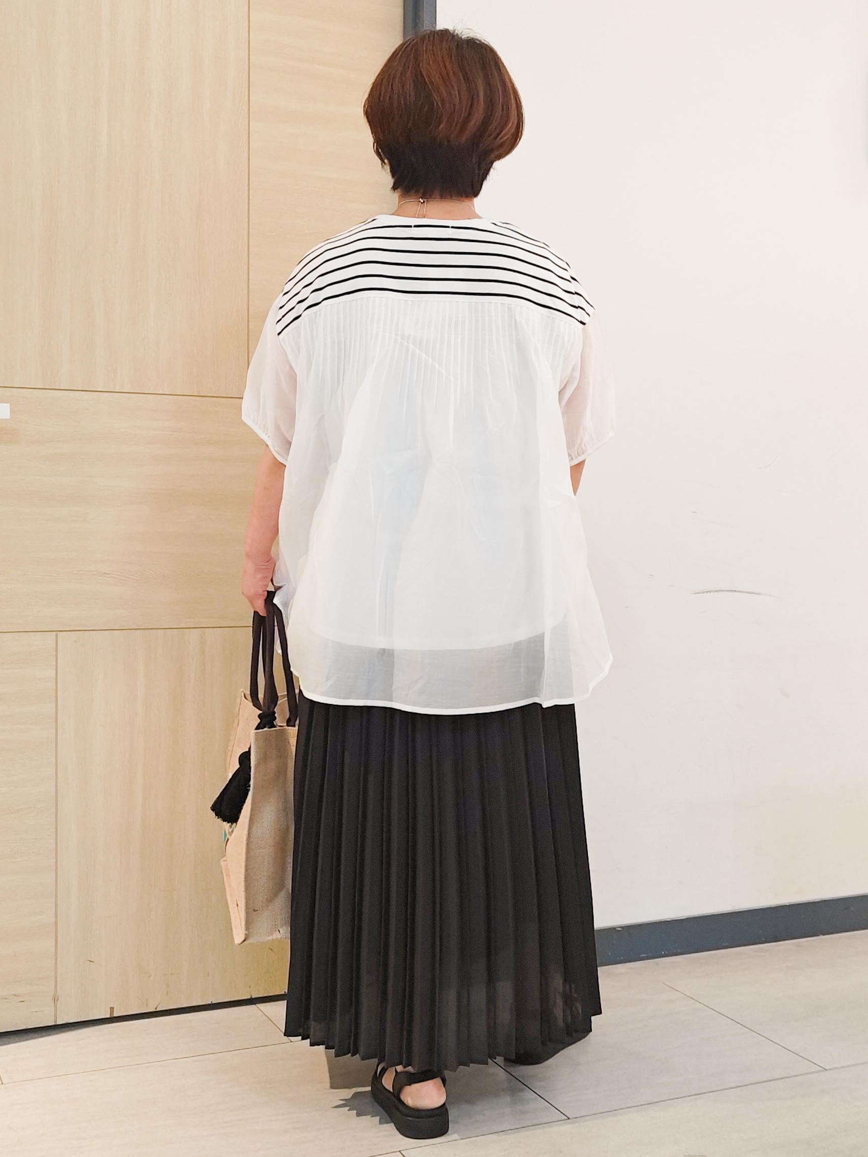むぅポンさんの「grove｜【貴島明日香さん着用/UVカット】体型カバー叶う、バックプリーツTシャツ」を使ったコーディネート