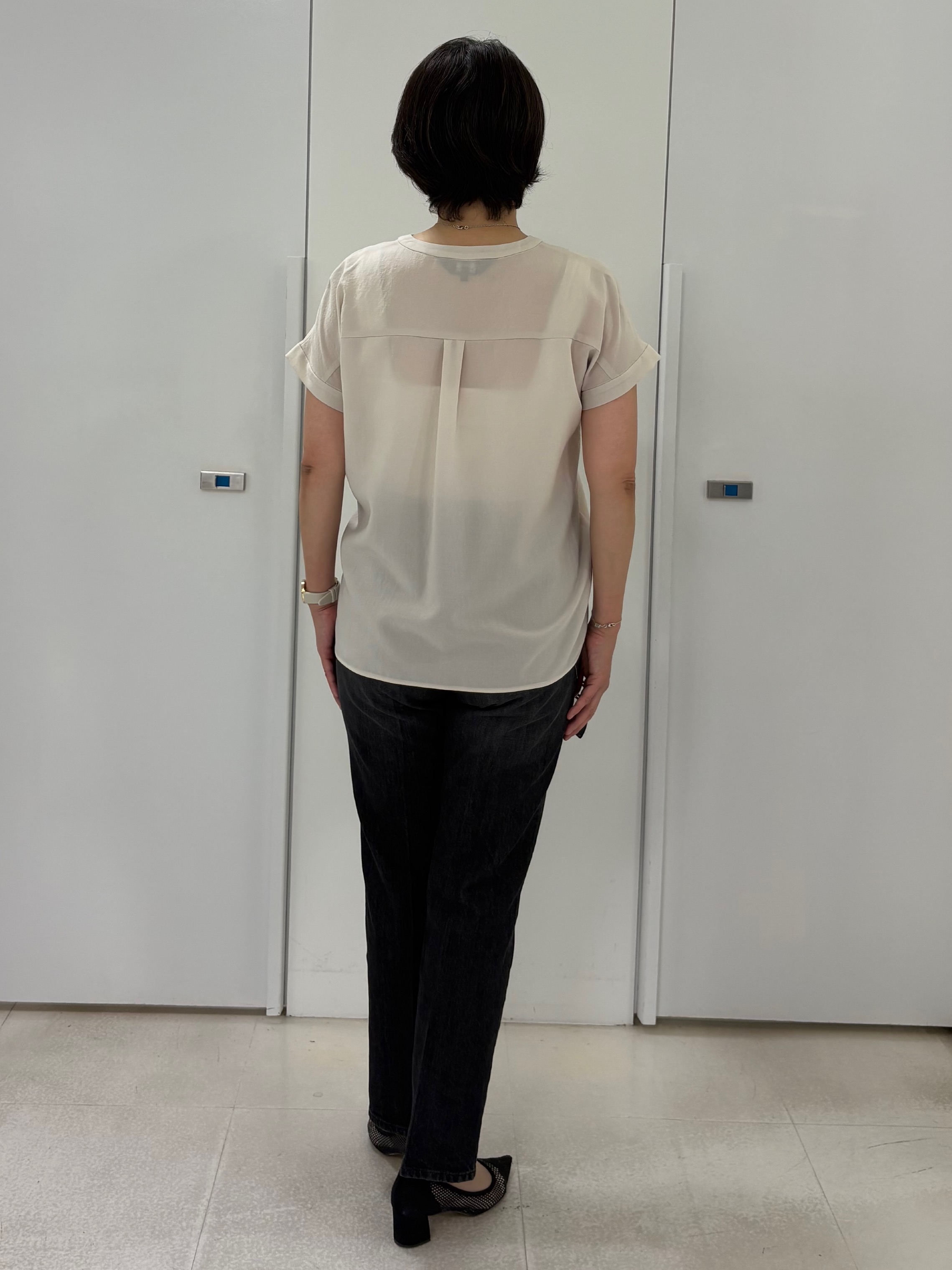hIさんの「COUP DE CHANCE｜【手洗い可／セットアップ可】キーネックブラウス」を使ったコーディネート