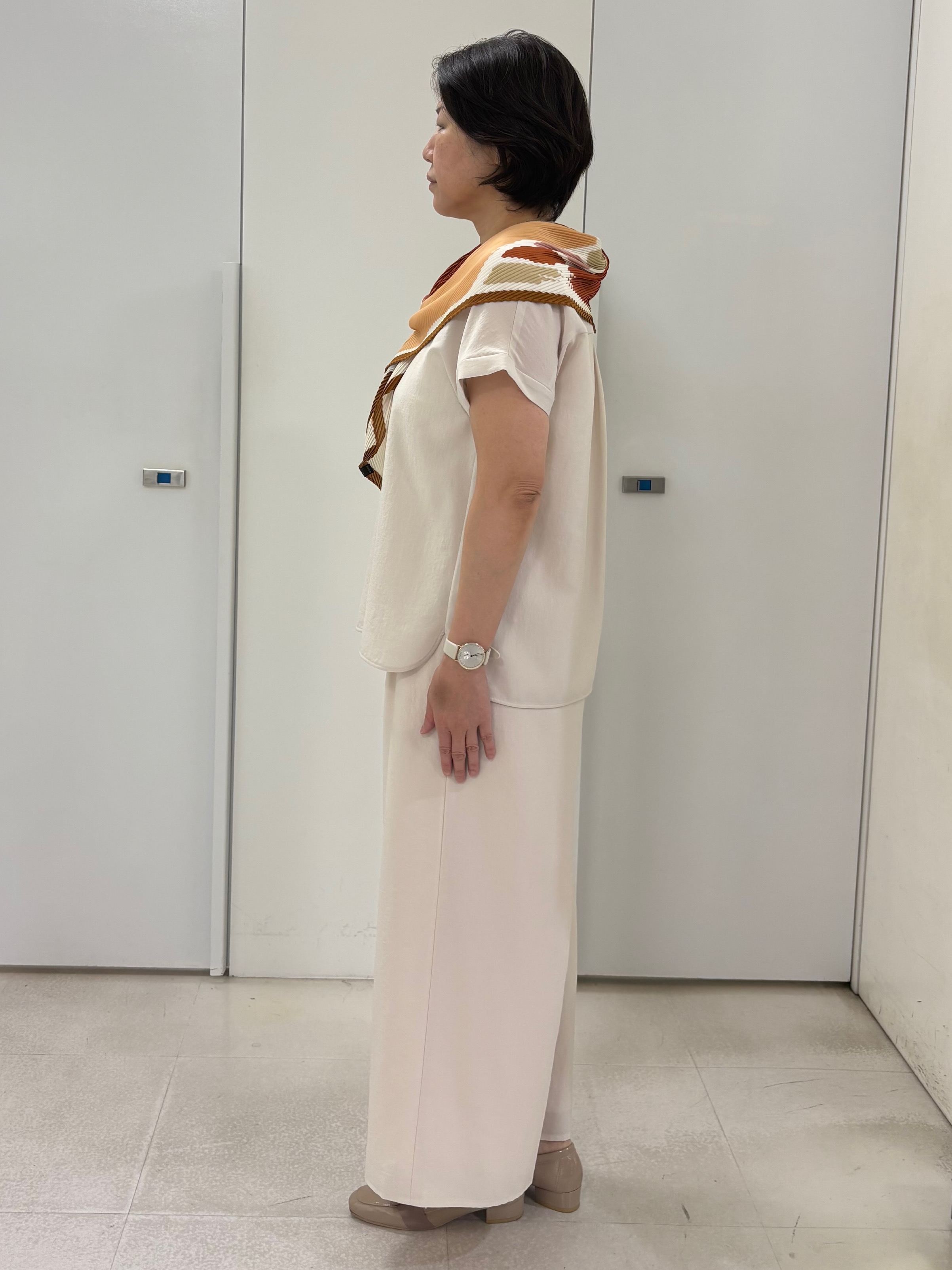 hIさんの「COUP DE CHANCE｜【手洗い可／セットアップ可】キーネックブラウス」を使ったコーディネート