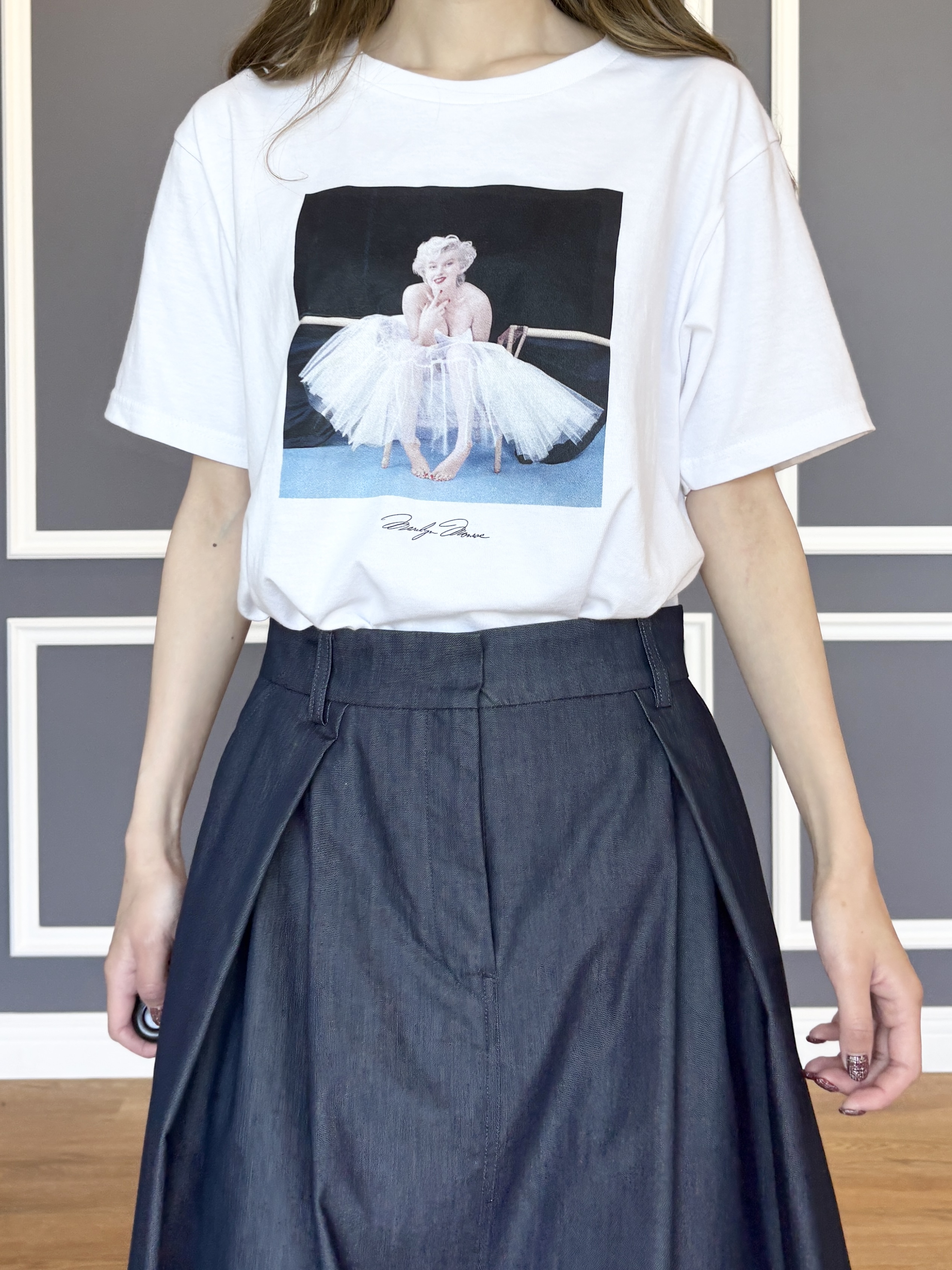 清水夏姫さんの「DRESSTERIOR｜【接触冷感/吸水速乾】クールタッチ デニムライク タックスカート」を使ったコーディネート