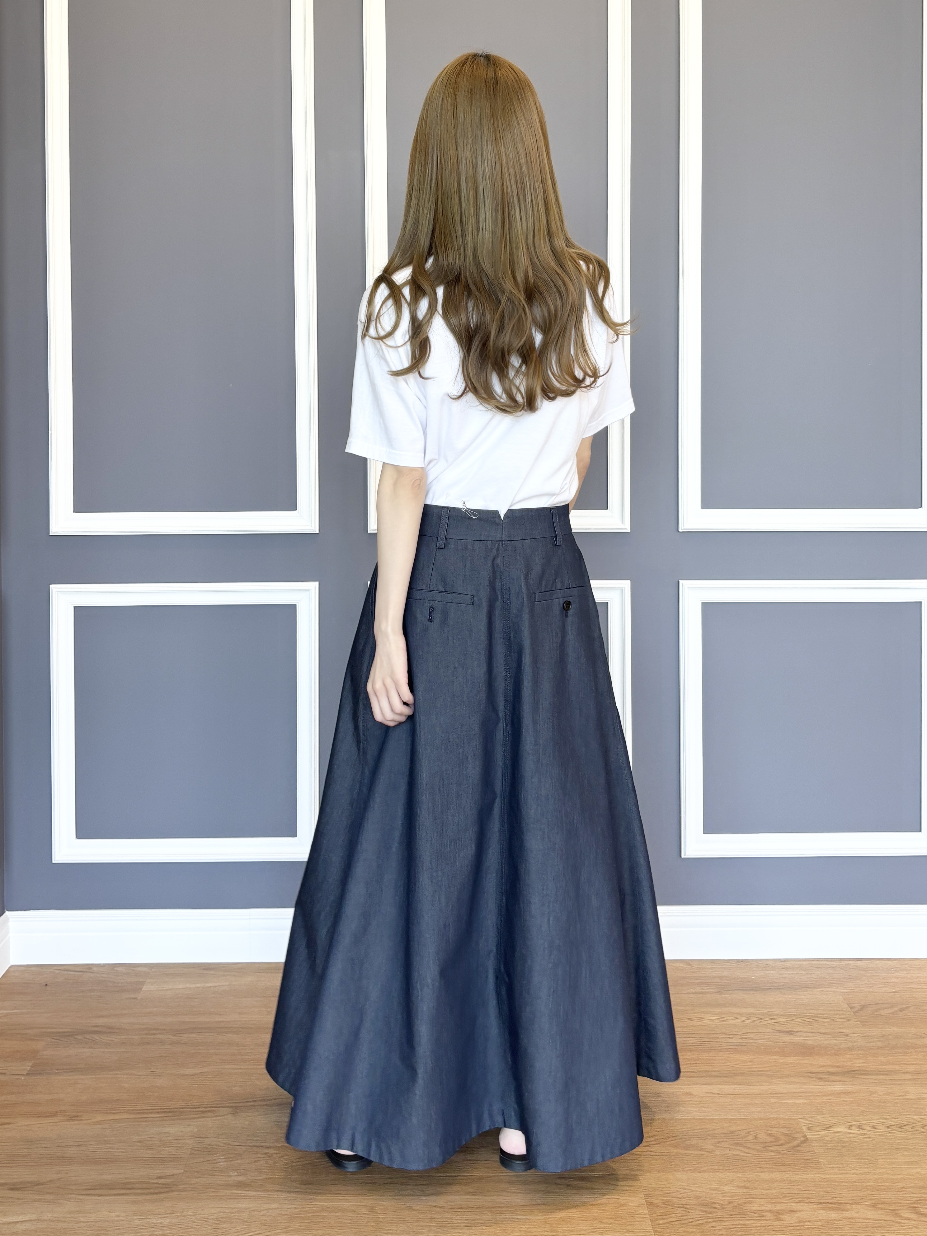 清水夏姫さんの「DRESSTERIOR｜【接触冷感/吸水速乾】クールタッチ デニムライク タックスカート」を使ったコーディネート